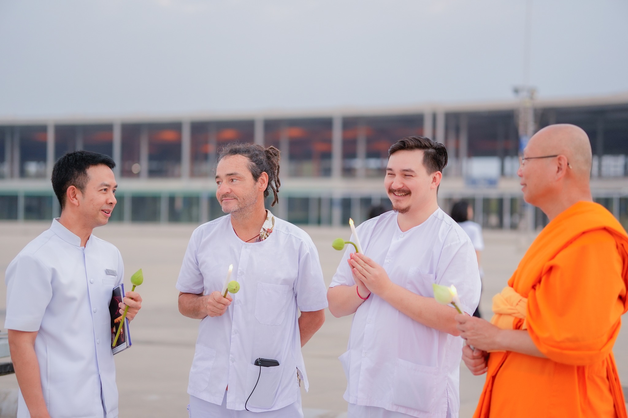 ชาวต่างชาติมาเยี่ยมวัดพระธรรมกาย จังหวัดปทุมธานี