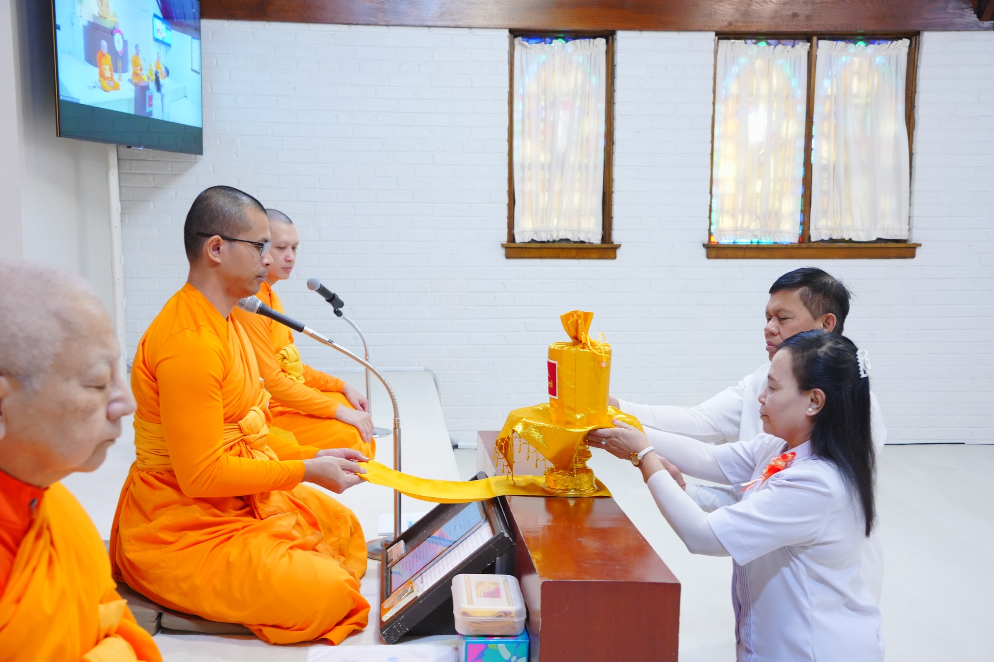 วัดพระธรรมกายชิคาโก จัดพิธีถวายกองบุญเผยแผ่วิชชาธรรมกาย