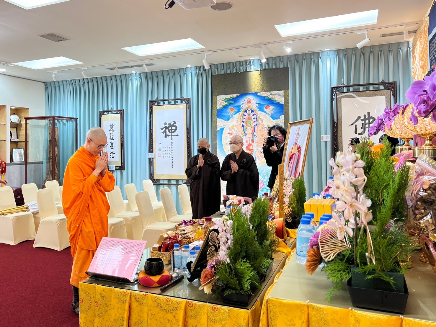 ผู้แทนวัดพระธรรมกาย จากวัดพระธรรมกายในไต้หวัน เข้าร่วมพิธีแสดงอาลัยพระมหาเถระธรรมาจารย์จิ้งเหย้า