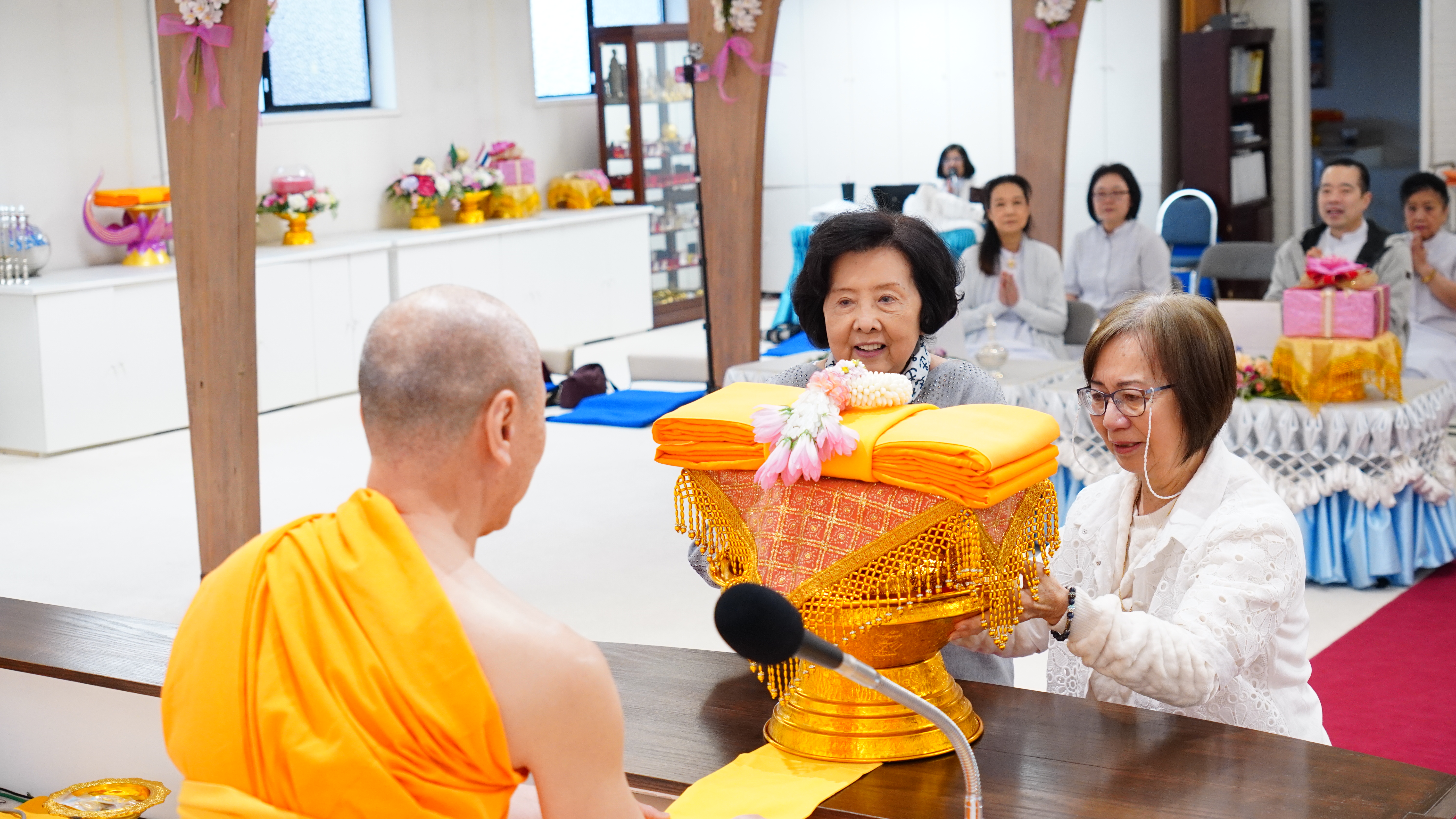 วัดพระธรรมกายซีแอตเติล จัดพิธีสวดธรรมนิยามอุทิศถวายแด่มหาปูชนียาจารย์