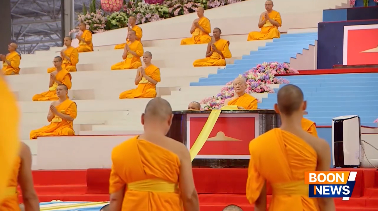 พิธีมอบใบประกาศนียบัตร และมอบพระของขวัญแก่คณะพระธรรมทายาท ปีที่ 13