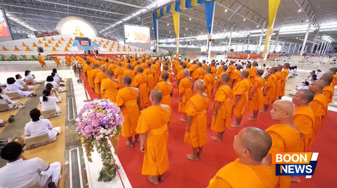 พิธีมอบใบประกาศนียบัตร และมอบพระของขวัญแก่คณะพระธรรมทายาท ปีที่ 13