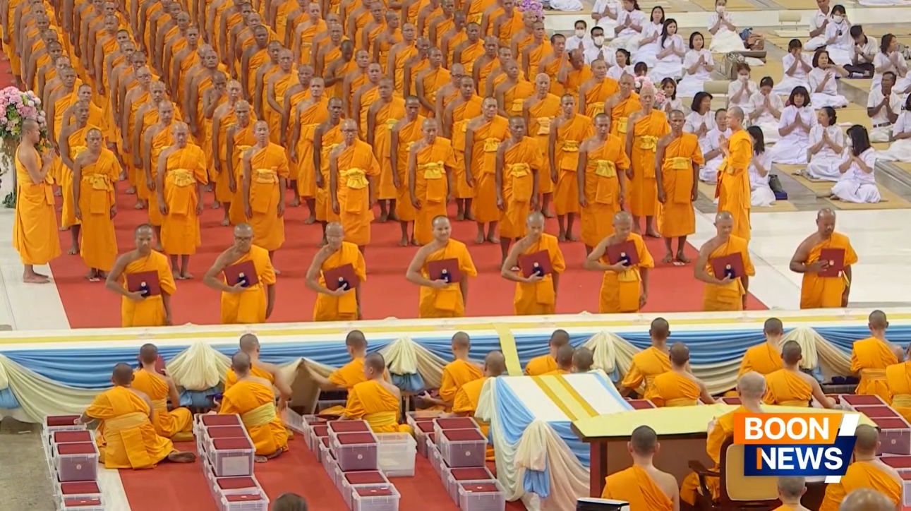 พิธีมอบใบประกาศนียบัตร และมอบพระของขวัญแก่คณะพระธรรมทายาท ปีที่ 13