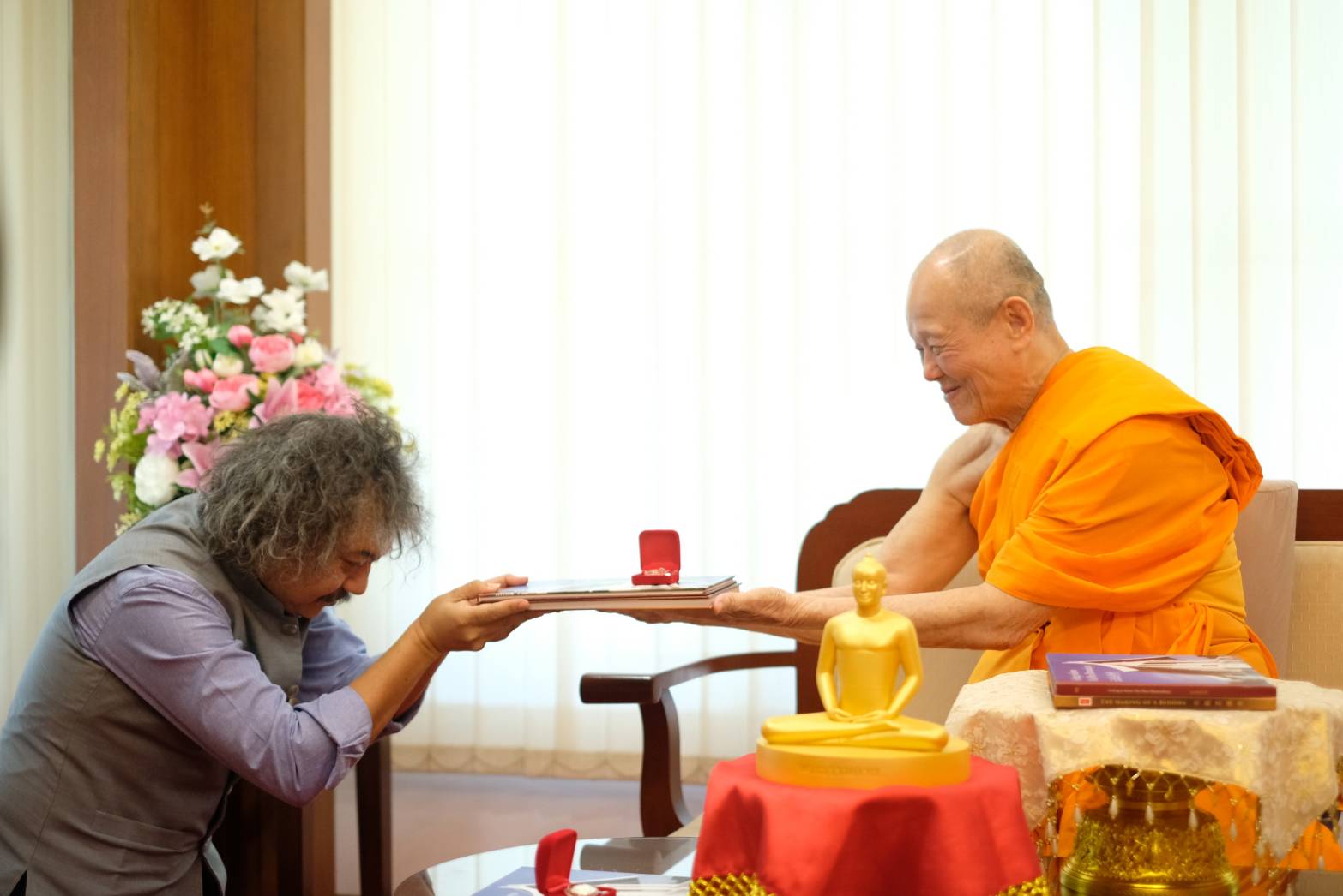 หลวงพ่อทัตตชีโว เมตตาให้การต้อนรับ เอกอัครราชทูตอินเดียประจำประเทศไทย และคณะ