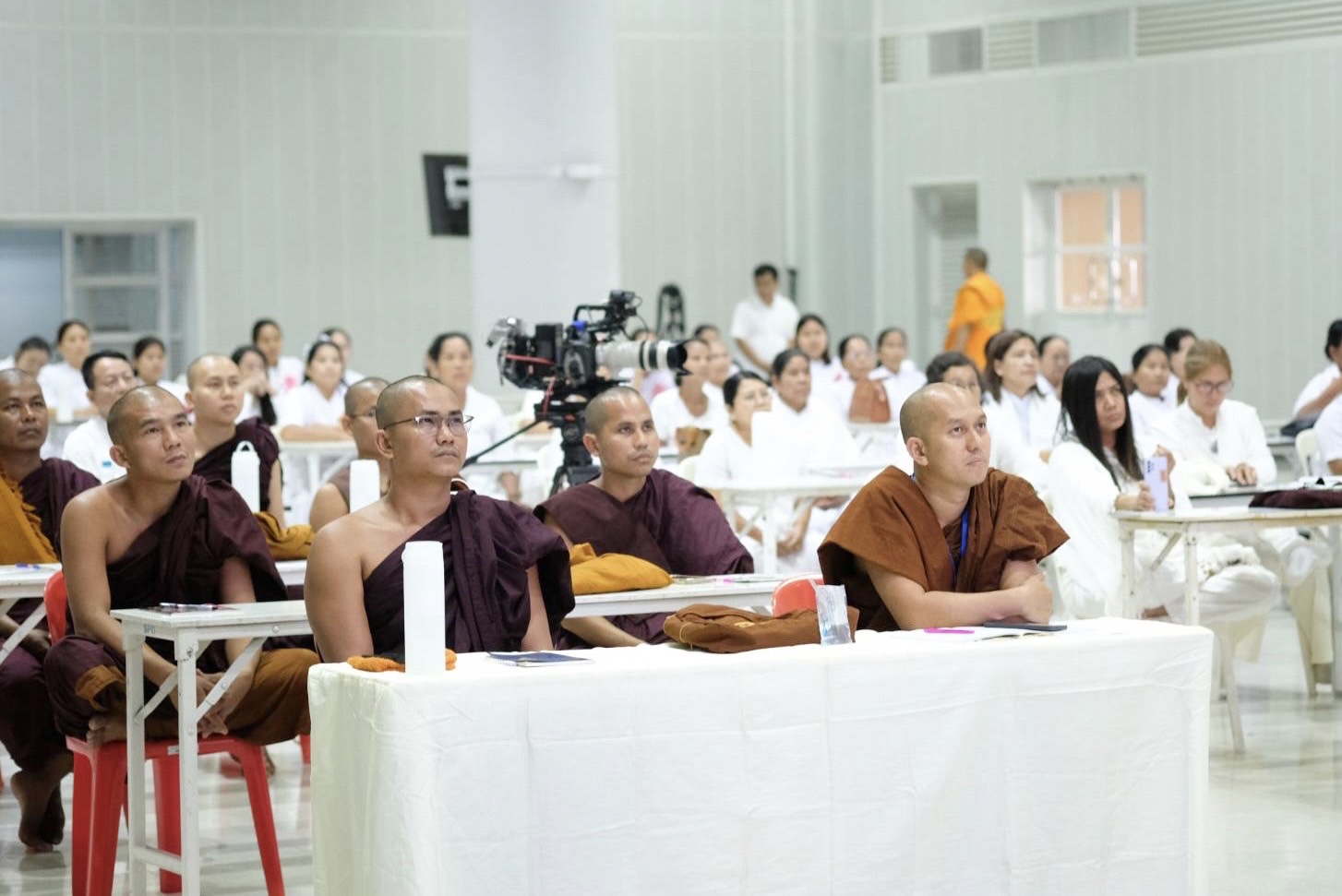 หลวงพ่อทัตตชีโว เป็นองค์ประธานในการบรรยายธรรม โครงการอบรมความดีสากล