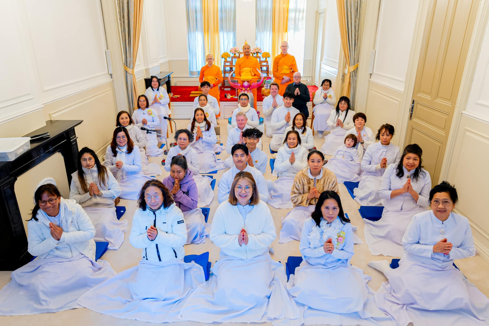 วัดพระธรรมกายเนเธอร์แลนด์ จัดงานวันมหาปูชนียาจารย์ และพิธีบูชาข้าวพระ