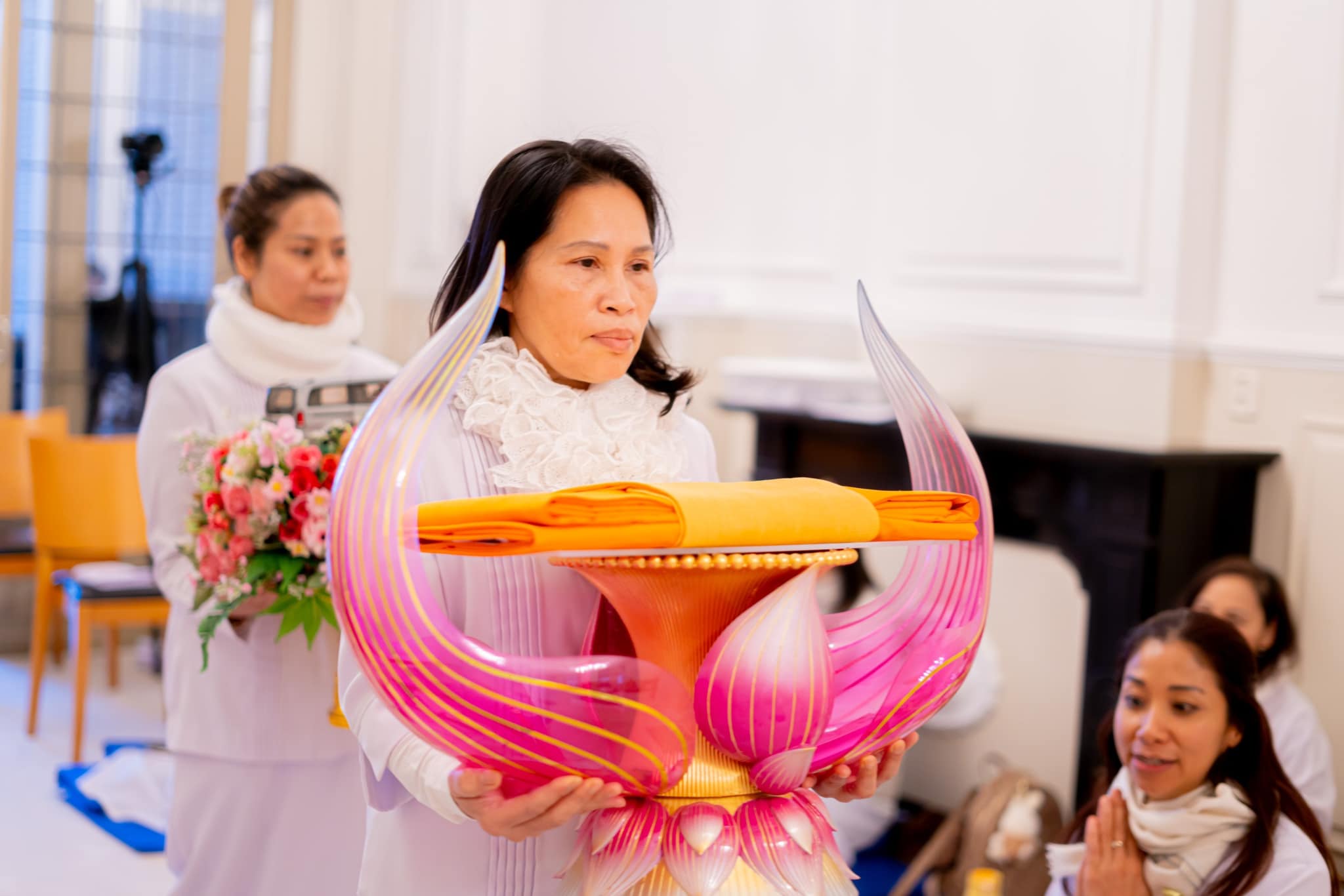 วัดพระธรรมกายเนเธอร์แลนด์ จัดงานวันมหาปูชนียาจารย์ และพิธีบูชาข้าวพระ