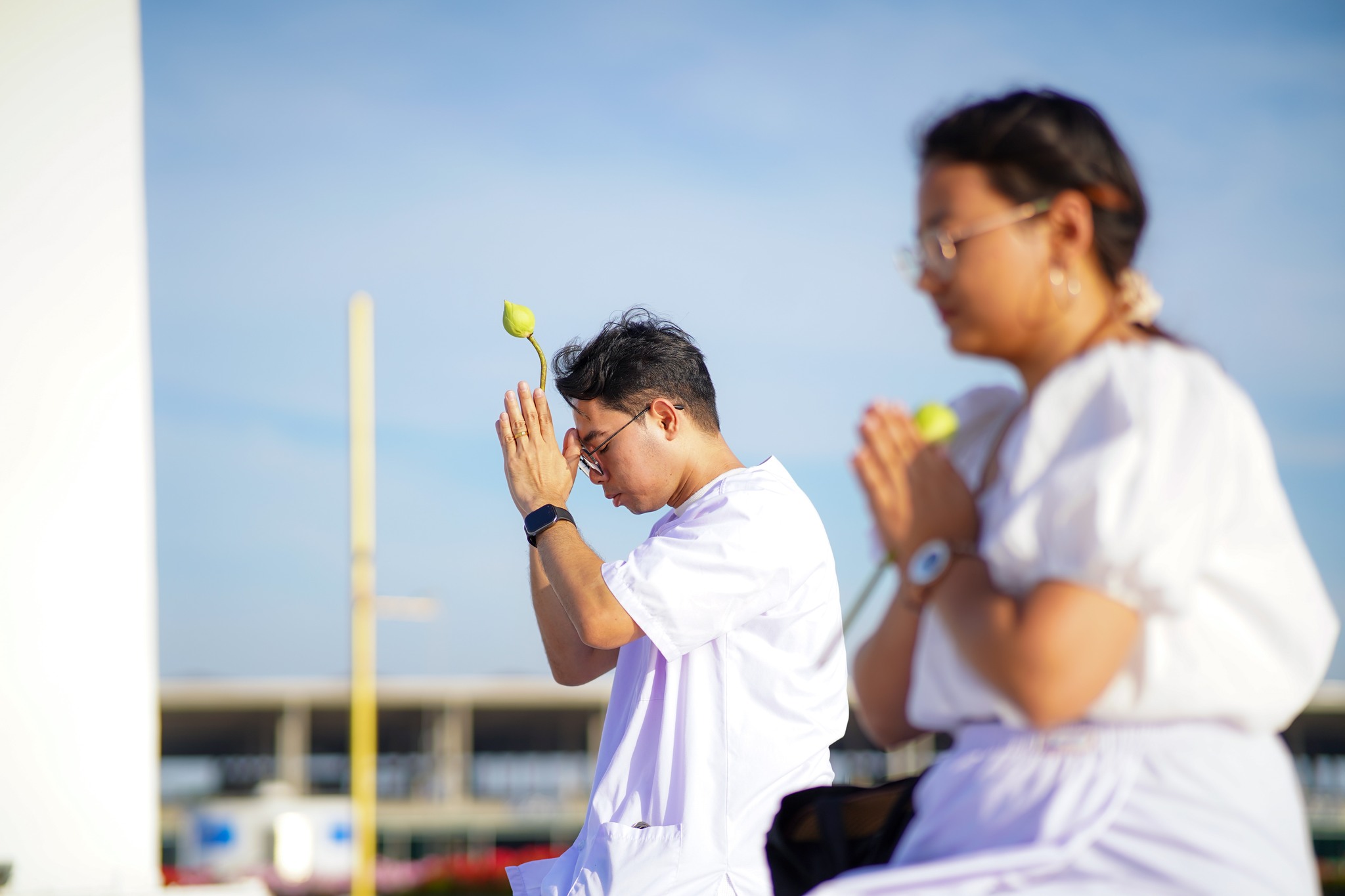 ชาวเนปาลและเมียนมา มาเยี่ยมชมวัดพระธรรมกาย