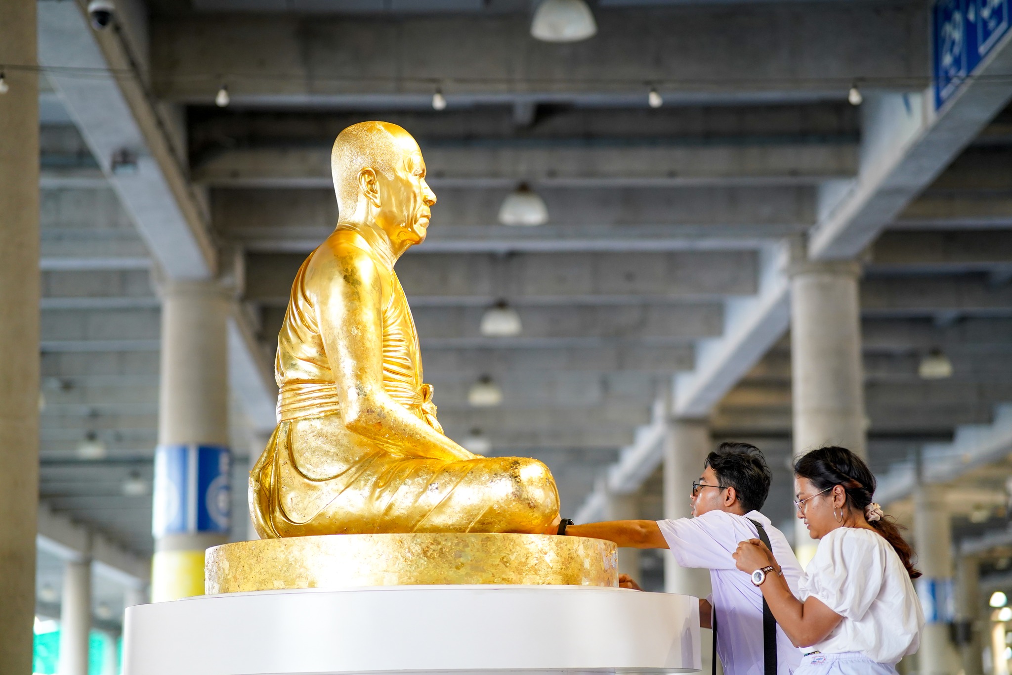 ชาวเนปาลและเมียนมา มาเยี่ยมชมวัดพระธรรมกาย