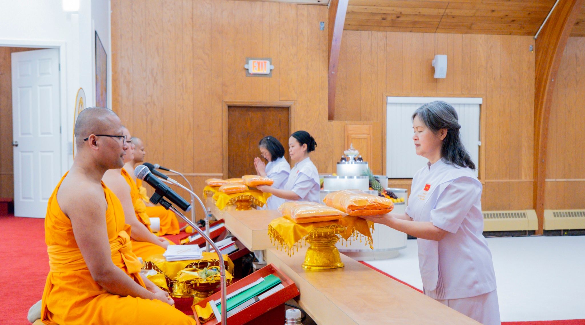 วัดพระธรรมกายมินเนโซตา จัดงานบุญบูชาข้าวพระ