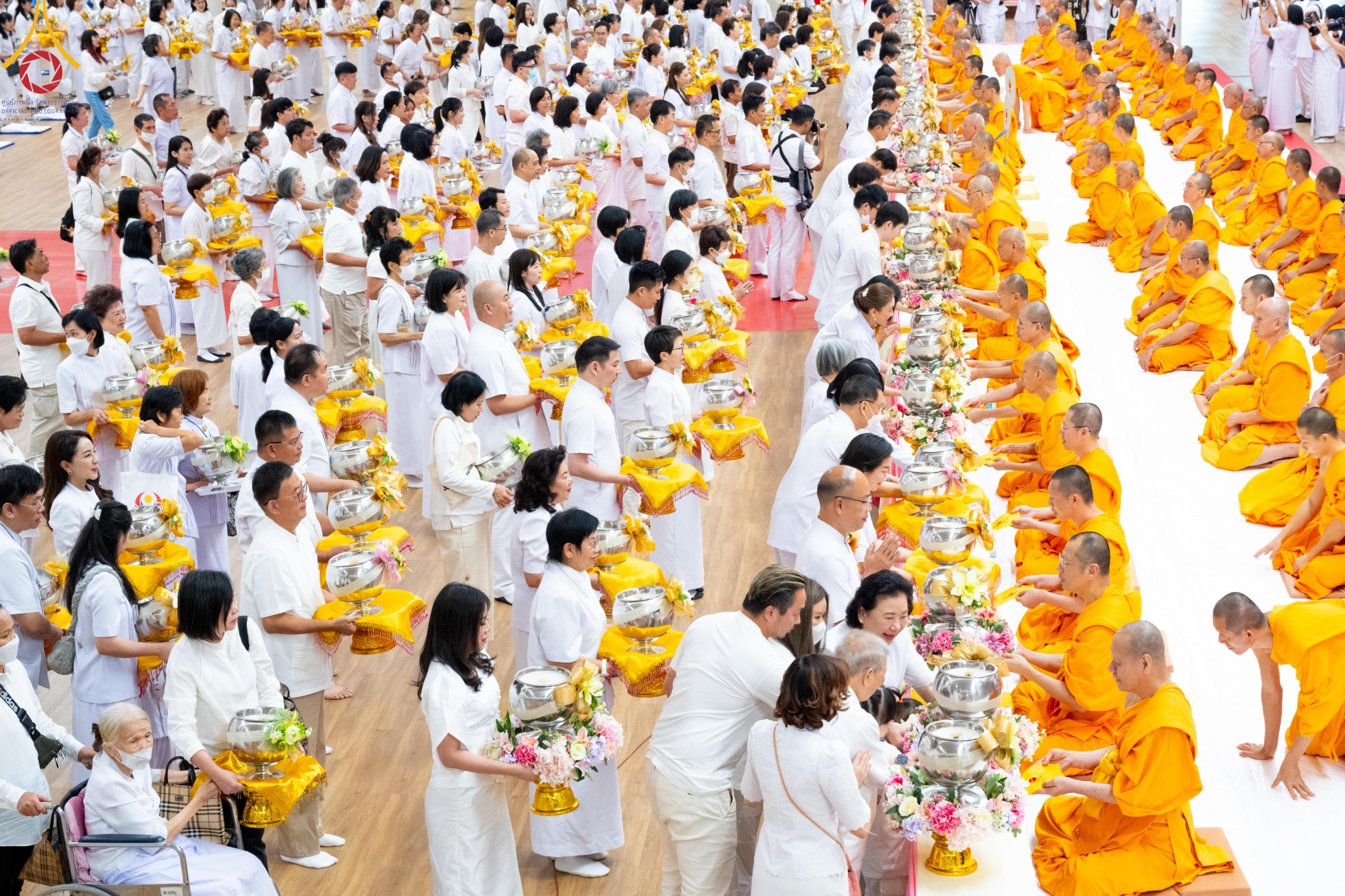 วัดพระธรรมกาย จัดพิธีถวายโคมมาฆประทีป