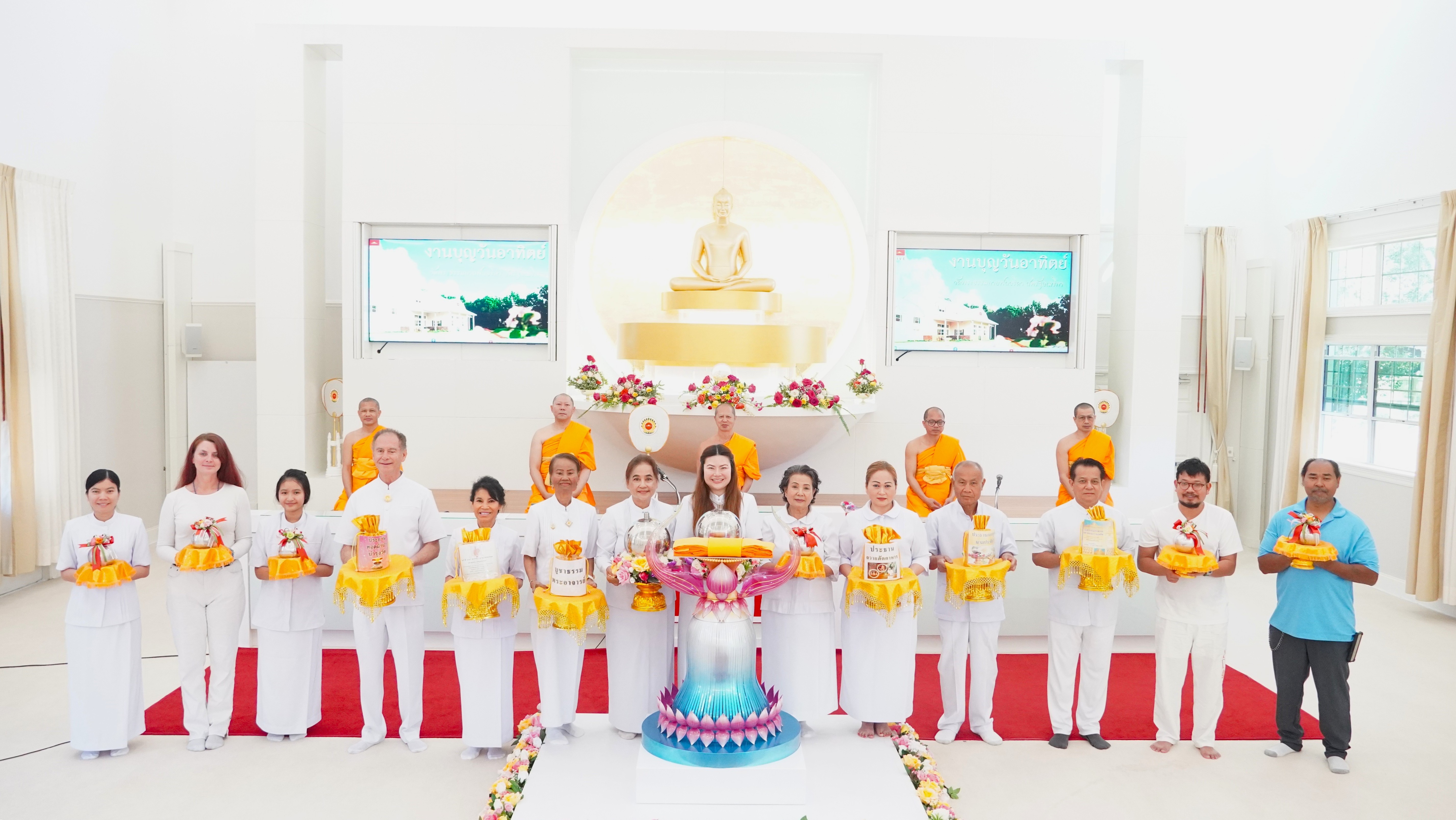 วัดพระธรรมกายฟลอริดา จัดพิธีถวายโคมมาฆประทีป