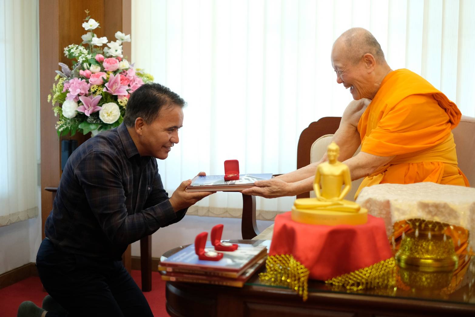 เอกอัครราชทูตอินเดียประจำประเทศไทย เข้าเยี่ยมคารวะและสนทนากับหลวงพ่อทัตตชีโว