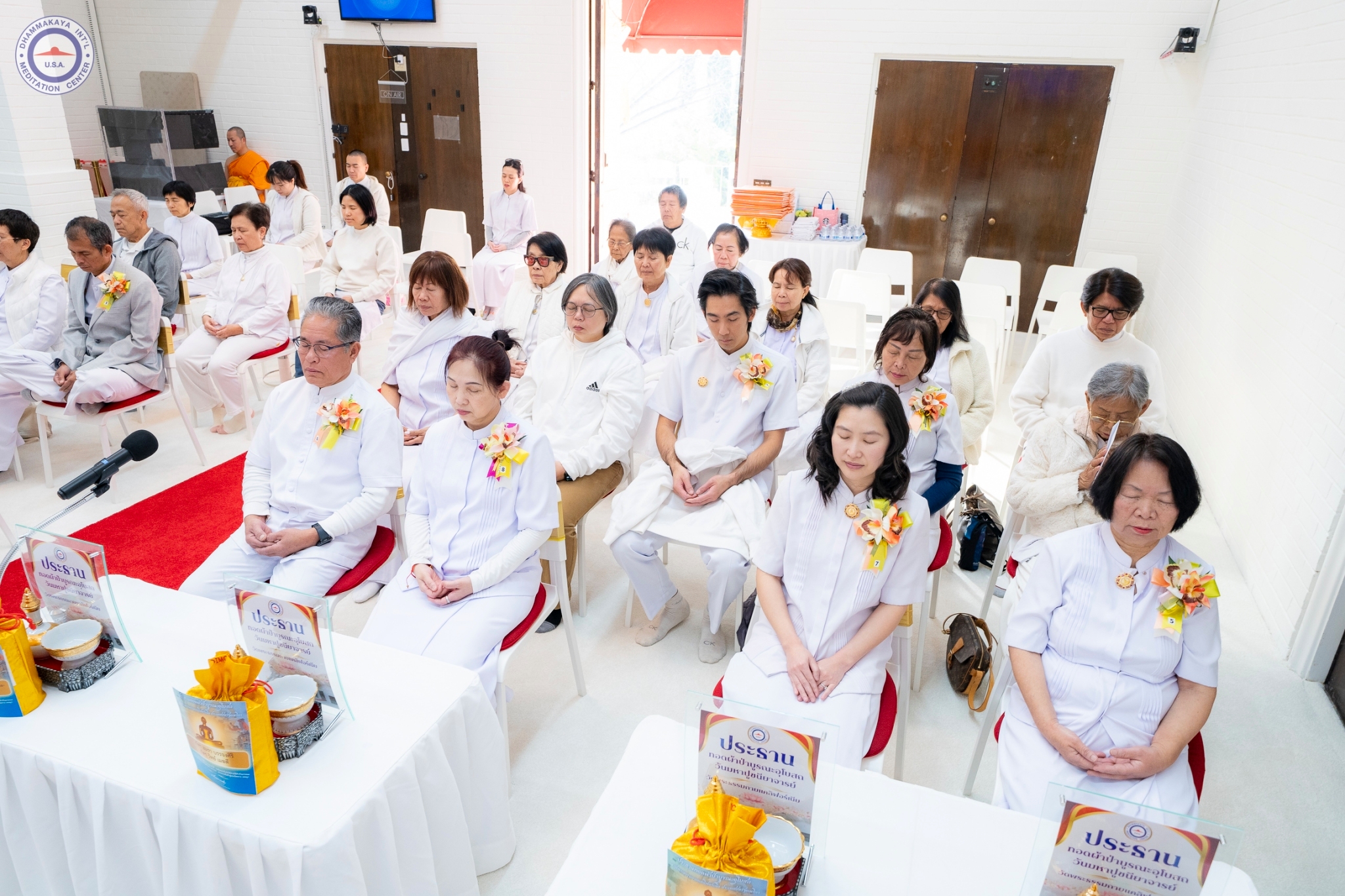 วัดพระธรรมกายแคลิฟอร์เนีย จัดพิธีทอดผ้าป่าเพื่อบูรณะอุโบสถ
