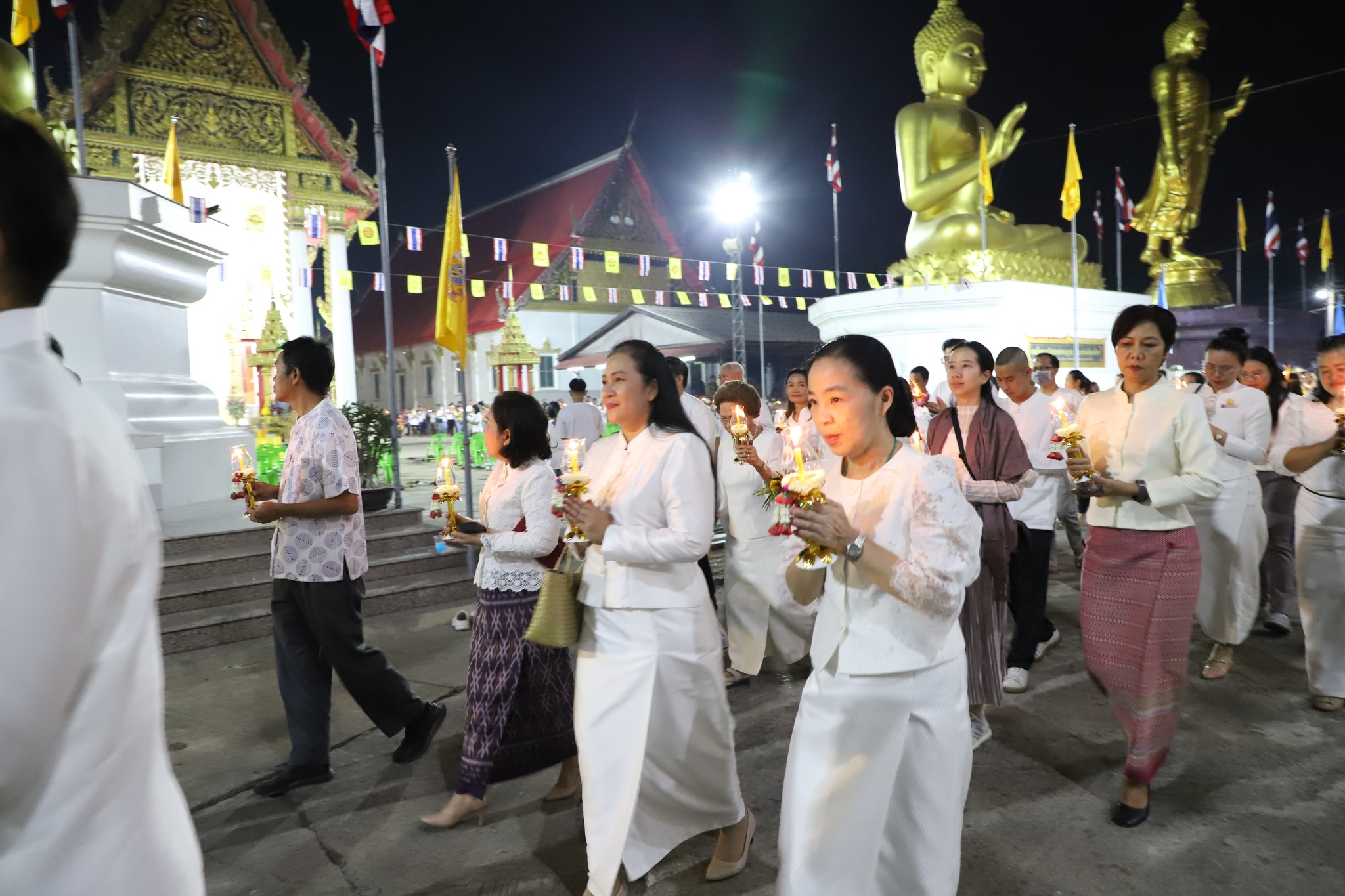 พุทธศาสนิกชนชาวปทุมธานี ร่วมงานวันมาฆบูชา ณ วัดประยูรธรรมาราม