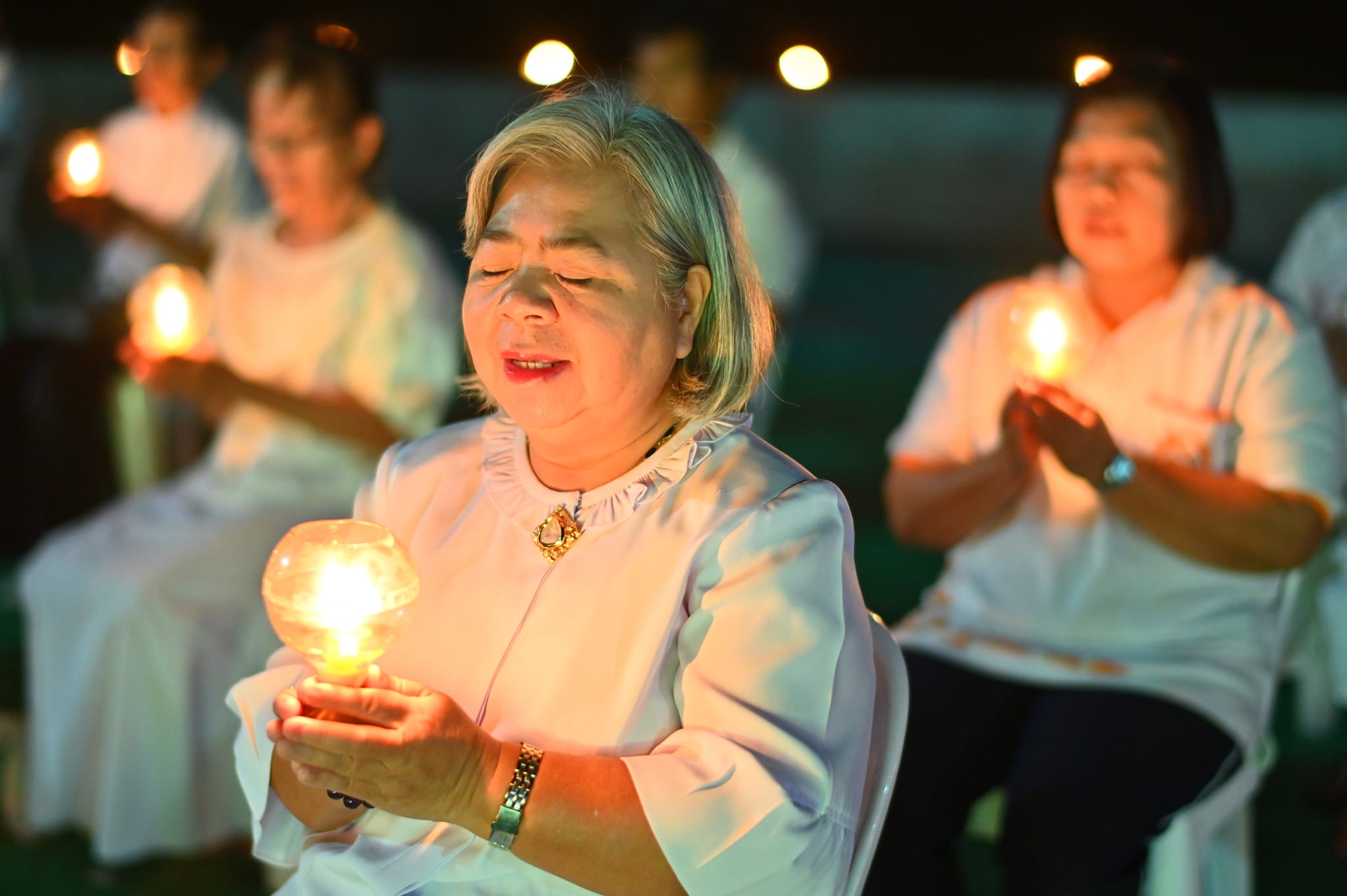 ศูนย์ปฏิบัติธรรมพนมสารคาม จัดพิธีจุดประทีป เนื่องในสัปดาห์วันมาฆบูชา