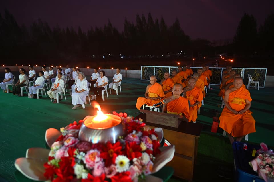 ศูนย์ปฏิบัติธรรมพนมสารคาม จัดพิธีจุดประทีป เนื่องในสัปดาห์วันมาฆบูชา