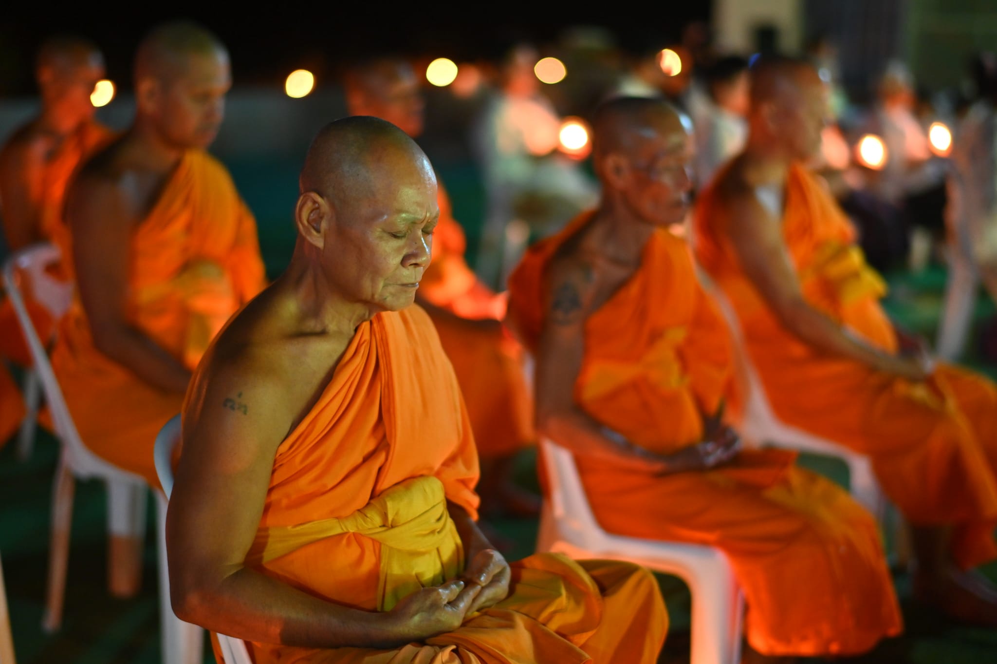 ศูนย์ปฏิบัติธรรมพนมสารคาม จัดพิธีจุดประทีป เนื่องในสัปดาห์วันมาฆบูชา