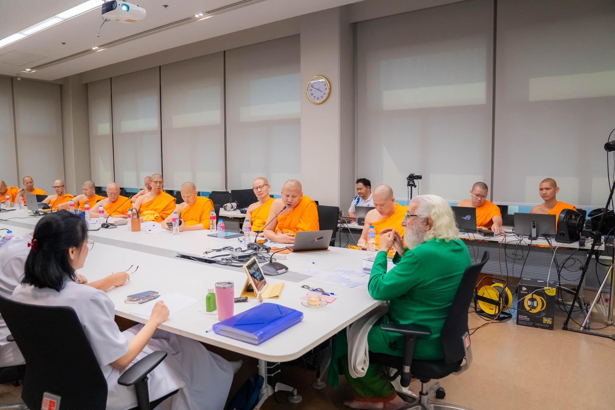 ด็อกเตอร์อัลเฟรโด สเฟียร์ ยูนิส ได้บรรยายให้บุคลากรทางด้านการเผยแผ่ ของวัดพระธรรมกาย
