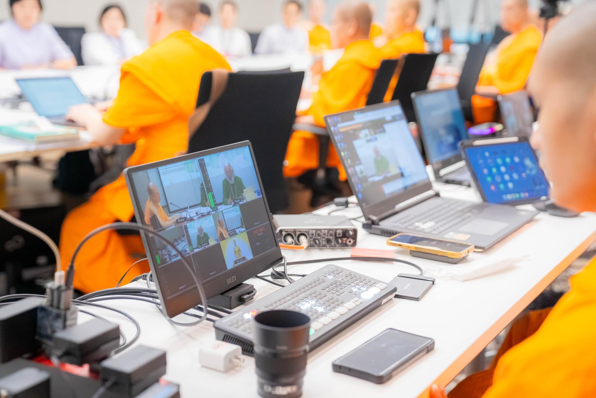 ด็อกเตอร์อัลเฟรโด สเฟียร์ ยูนิส ได้บรรยายให้บุคลากรทางด้านการเผยแผ่ ของวัดพระธรรมกาย