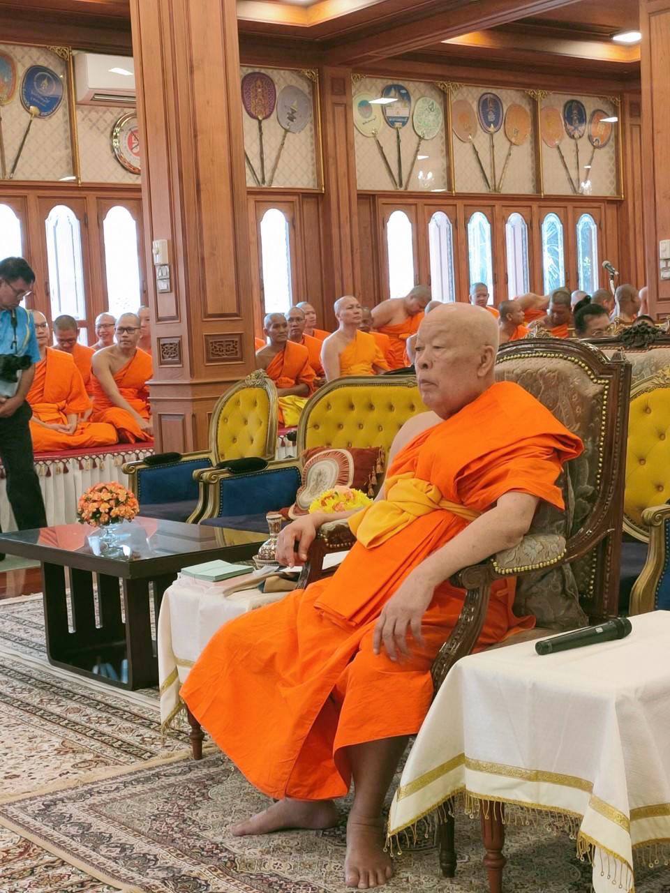 เจ้าอาวาสวัดราชโอรสาราม รับถวายมุทิตาสักการะจากเจ้าอาวาสวัดพระธรรมกาย เนื่องในโอกาสเจริญอายุวัฒนมงคล 79 ปี