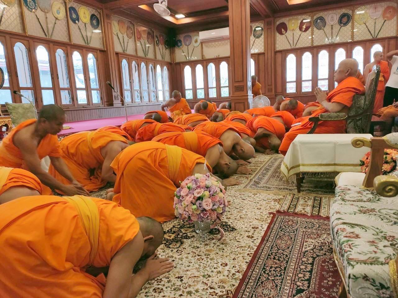 เจ้าอาวาสวัดราชโอรสาราม รับถวายมุทิตาสักการะจากเจ้าอาวาสวัดพระธรรมกาย เนื่องในโอกาสเจริญอายุวัฒนมงคล 79 ปี