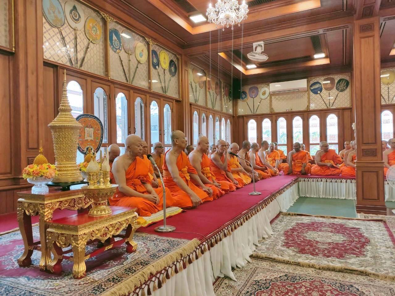เจ้าอาวาสวัดราชโอรสาราม รับถวายมุทิตาสักการะจากเจ้าอาวาสวัดพระธรรมกาย เนื่องในโอกาสเจริญอายุวัฒนมงคล 79 ปี