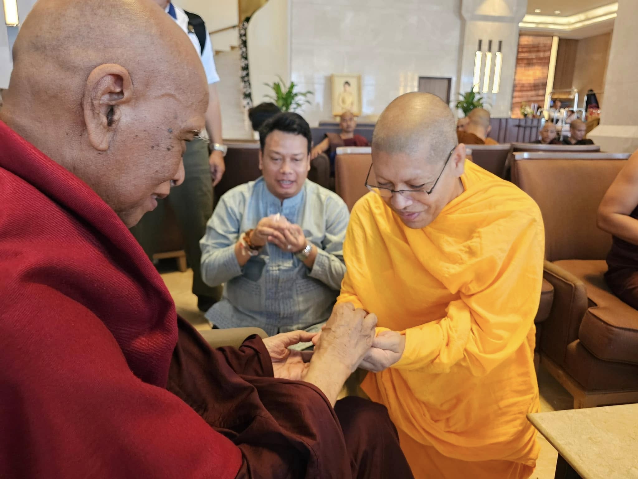 ผู้อำนวยการสำนักสื่อสารองค์กรและหมู่คณะ เข้ากราบถวายสักการะถวายพร สมเด็จพระสังฆราชแห่งเมียนมา เนื่องในวาระอายุวัฒนมงคล 77 ปี