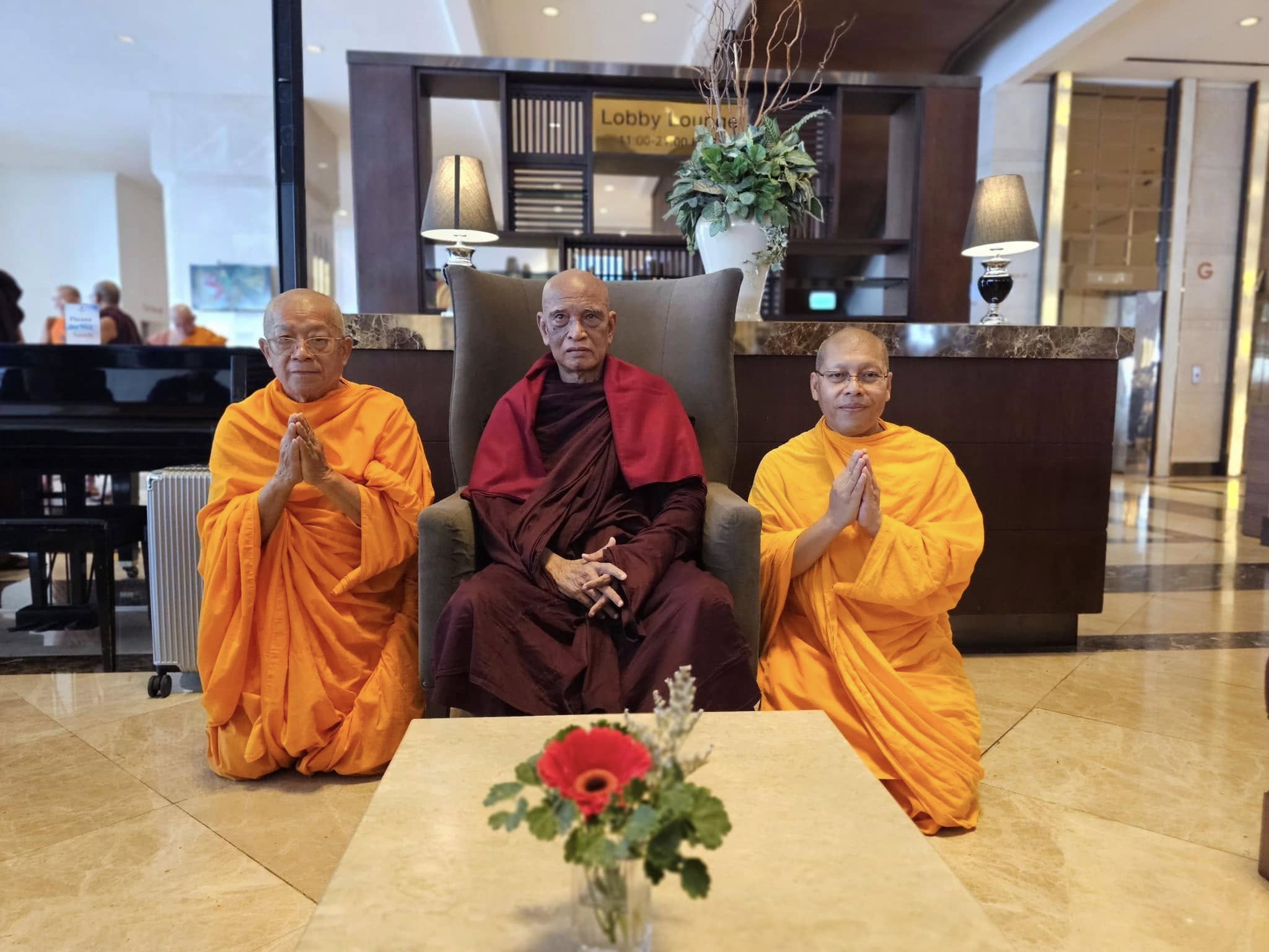 ผู้อำนวยการสำนักสื่อสารองค์กรและหมู่คณะ เข้ากราบถวายสักการะถวายพร สมเด็จพระสังฆราชแห่งเมียนมา เนื่องในวาระอายุวัฒนมงคล 77 ปี