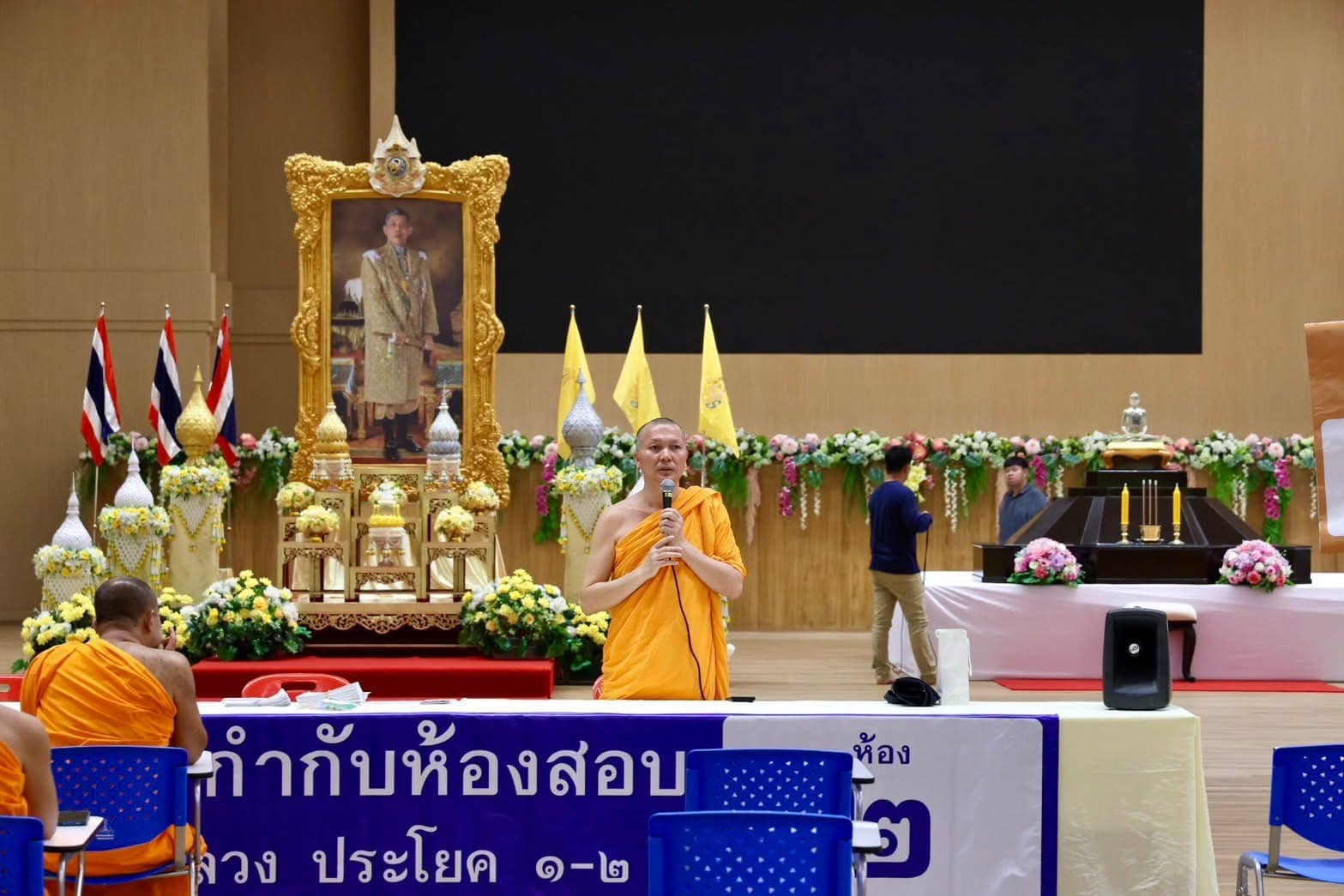 ผู้นำประโยคบาลีสนามหลวง ตรวจเยี่ยมความเรียบร้อยสนามสอบวัดพระธรรมกาย
