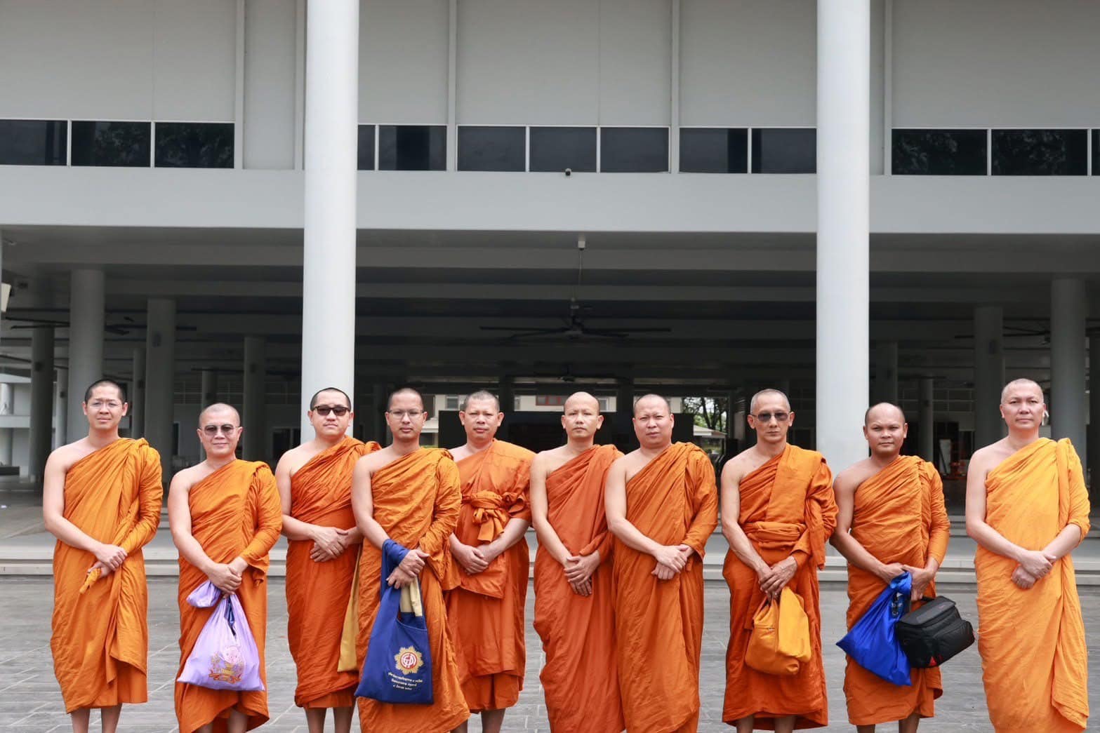 ผู้นำประโยคบาลีสนามหลวง ตรวจเยี่ยมความเรียบร้อยสนามสอบวัดพระธรรมกาย