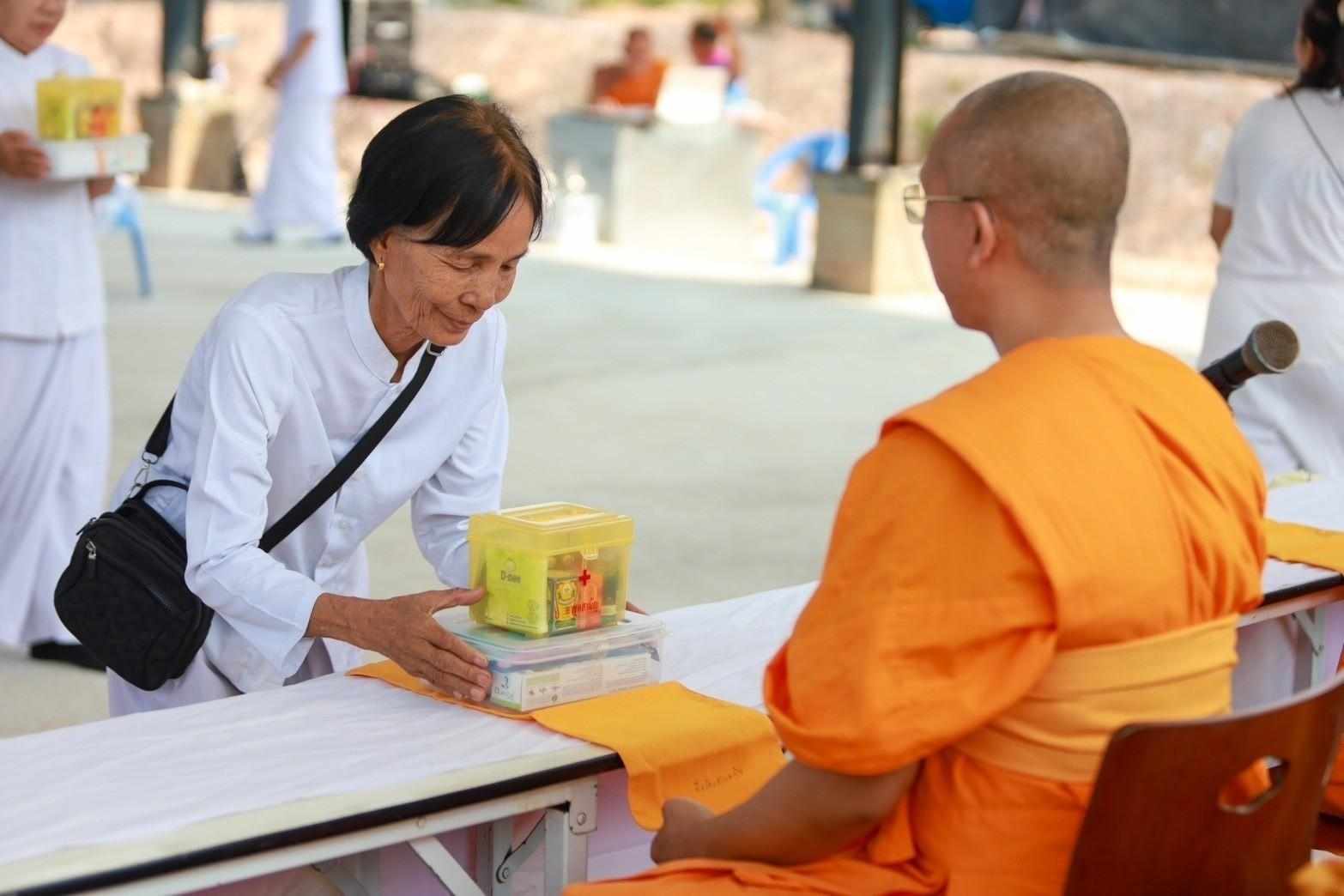 ศูนย์ปฏิบัติธรรมแก้วตะวันออก จัดพิธีทอดผ้าป่า สร้างอาคารปฏิบัติธรรม 80 ปีธรรมชัย