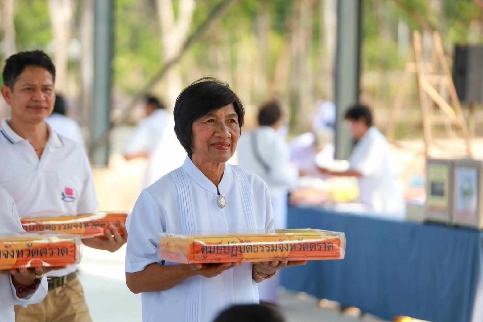 ศูนย์ปฏิบัติธรรมแก้วตะวันออก จัดพิธีทอดผ้าป่า สร้างอาคารปฏิบัติธรรม 80 ปีธรรมชัย