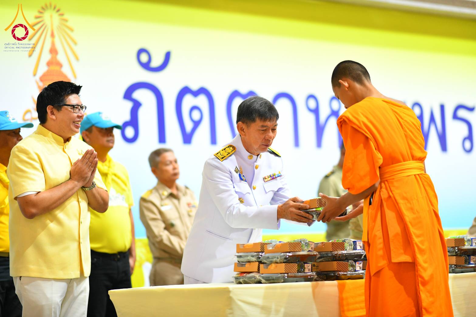 ภัตตาหารพระราชทาน แด่พระภิกษุ สามเณร ในการสอบบาลีสนามหลวง ณ วัดพระธรรมกาย