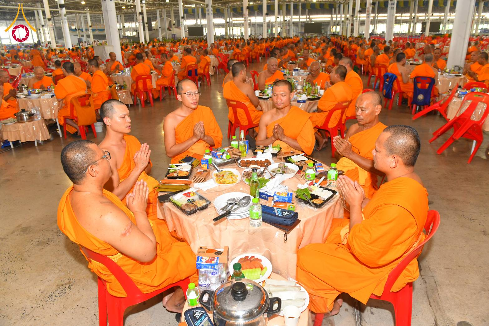 ภัตตาหารพระราชทาน แด่พระภิกษุ สามเณร ในการสอบบาลีสนามหลวง ณ วัดพระธรรมกาย