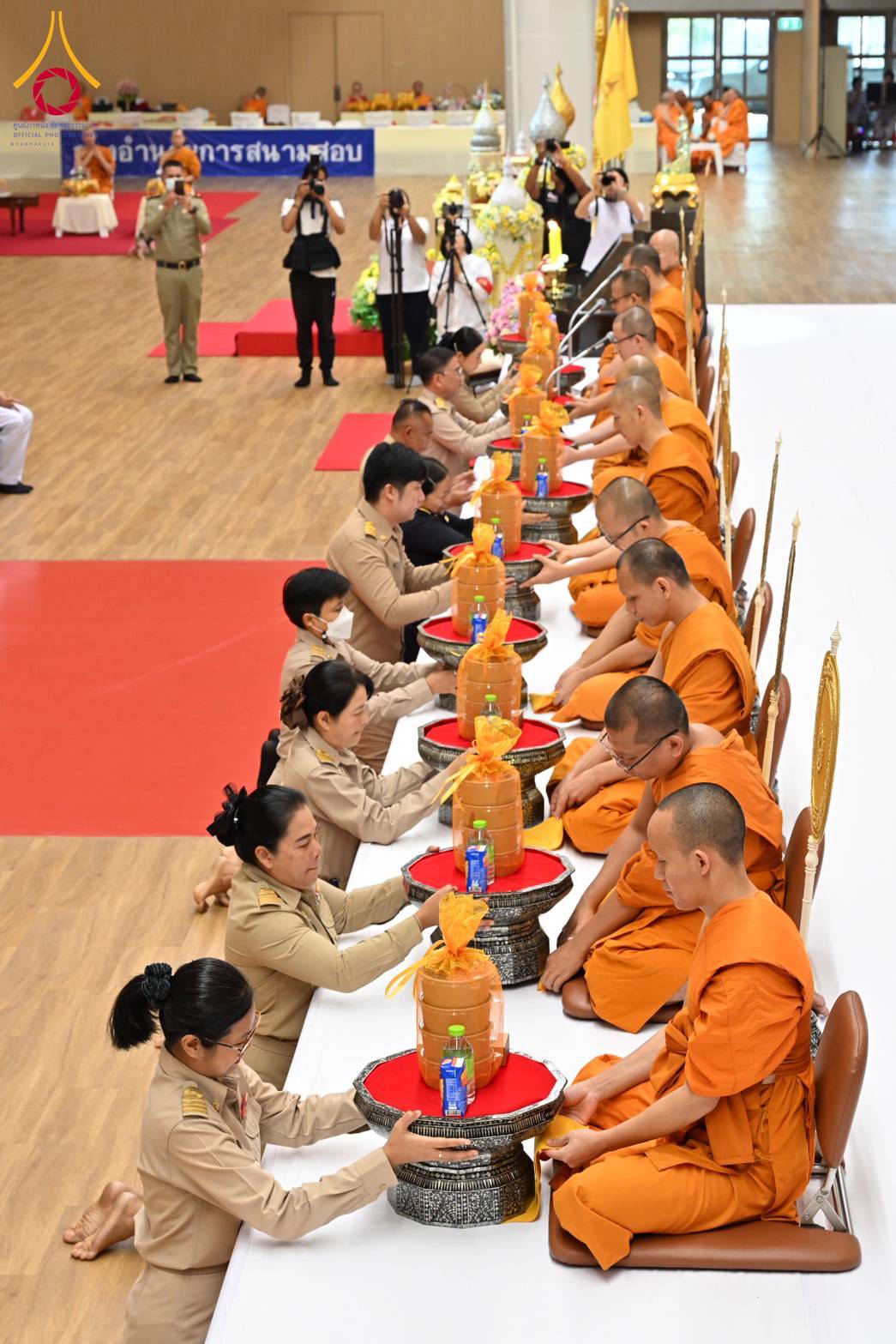 ภัตตาหารพระราชทาน แด่พระภิกษุ สามเณร ในการสอบบาลีสนามหลวง ณ วัดพระธรรมกาย
