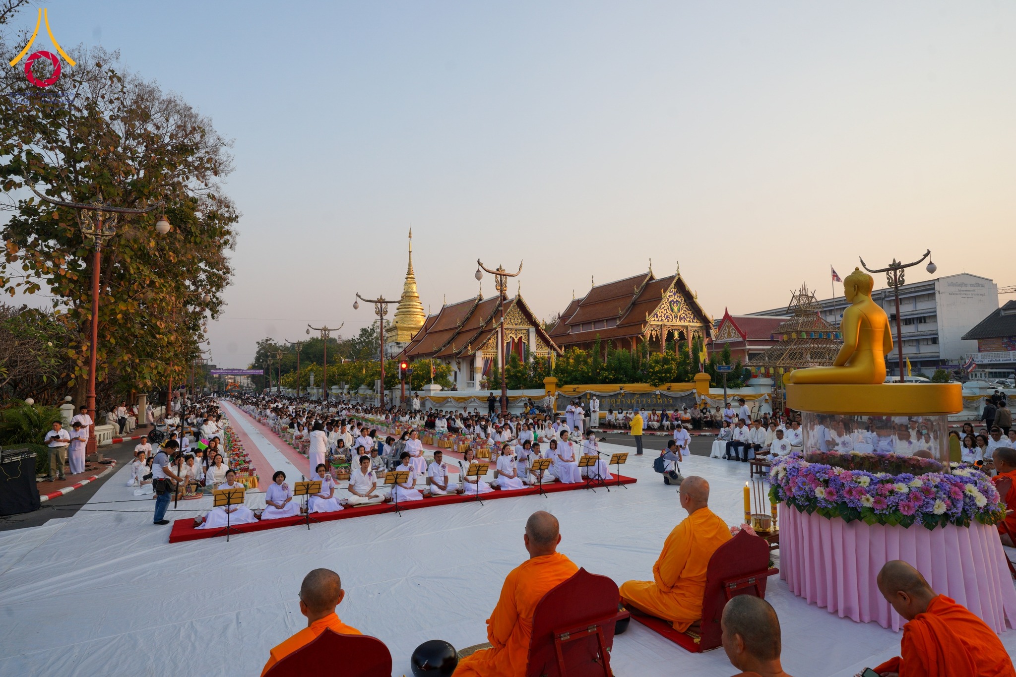 พิธีทำบุญตักบาตรคณะสงฆ์ 1,743 รูป ฉลองนครน่านครบ 743 ปี และช่วยเหลือคณะสงฆ์ 323 วัด 4 จังหวัดชายแดนภาคใต้