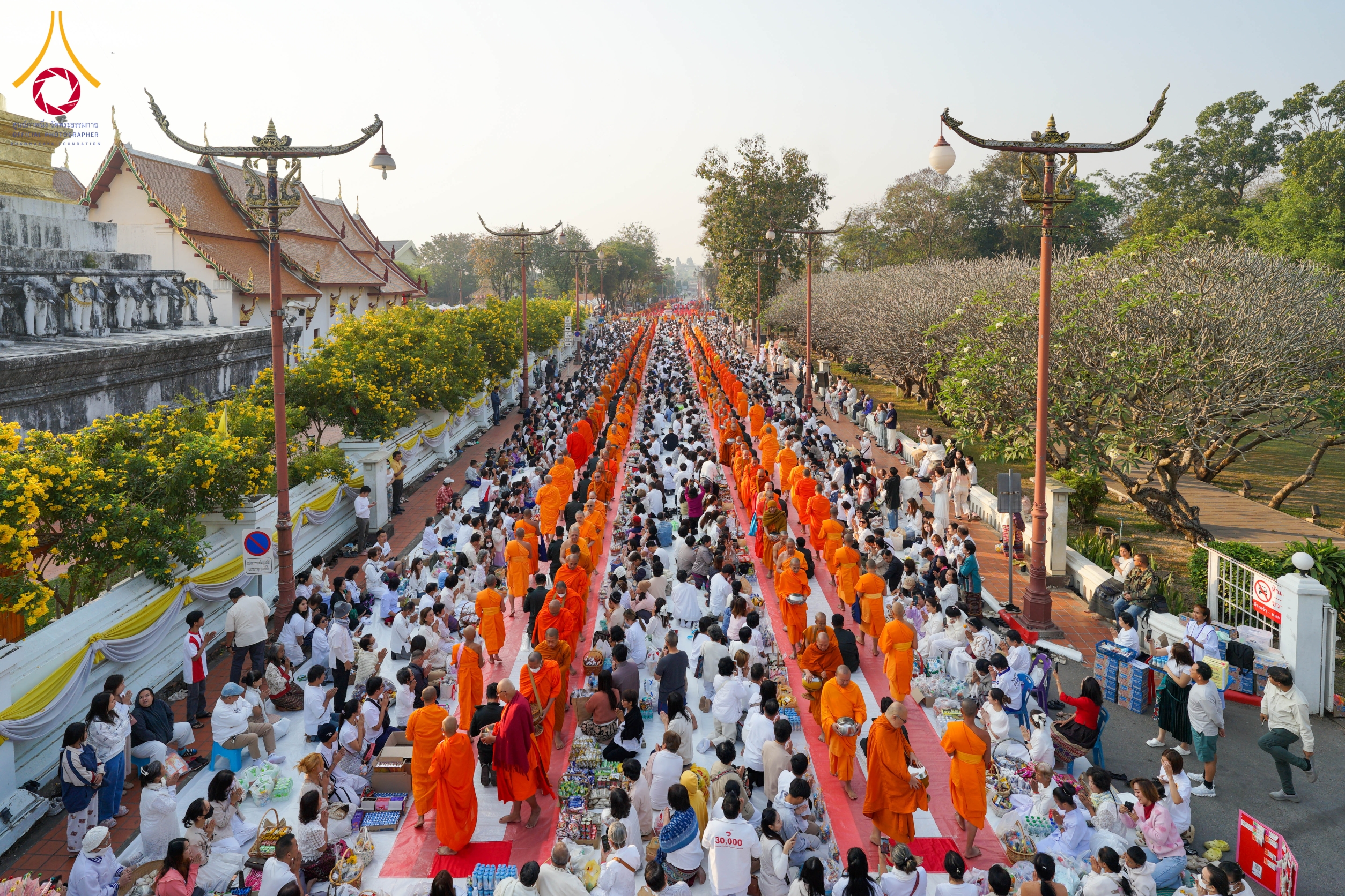 พิธีทำบุญตักบาตรคณะสงฆ์ 1,743 รูป ฉลองนครน่านครบ 743 ปี และช่วยเหลือคณะสงฆ์ 323 วัด 4 จังหวัดชายแดนภาคใต้