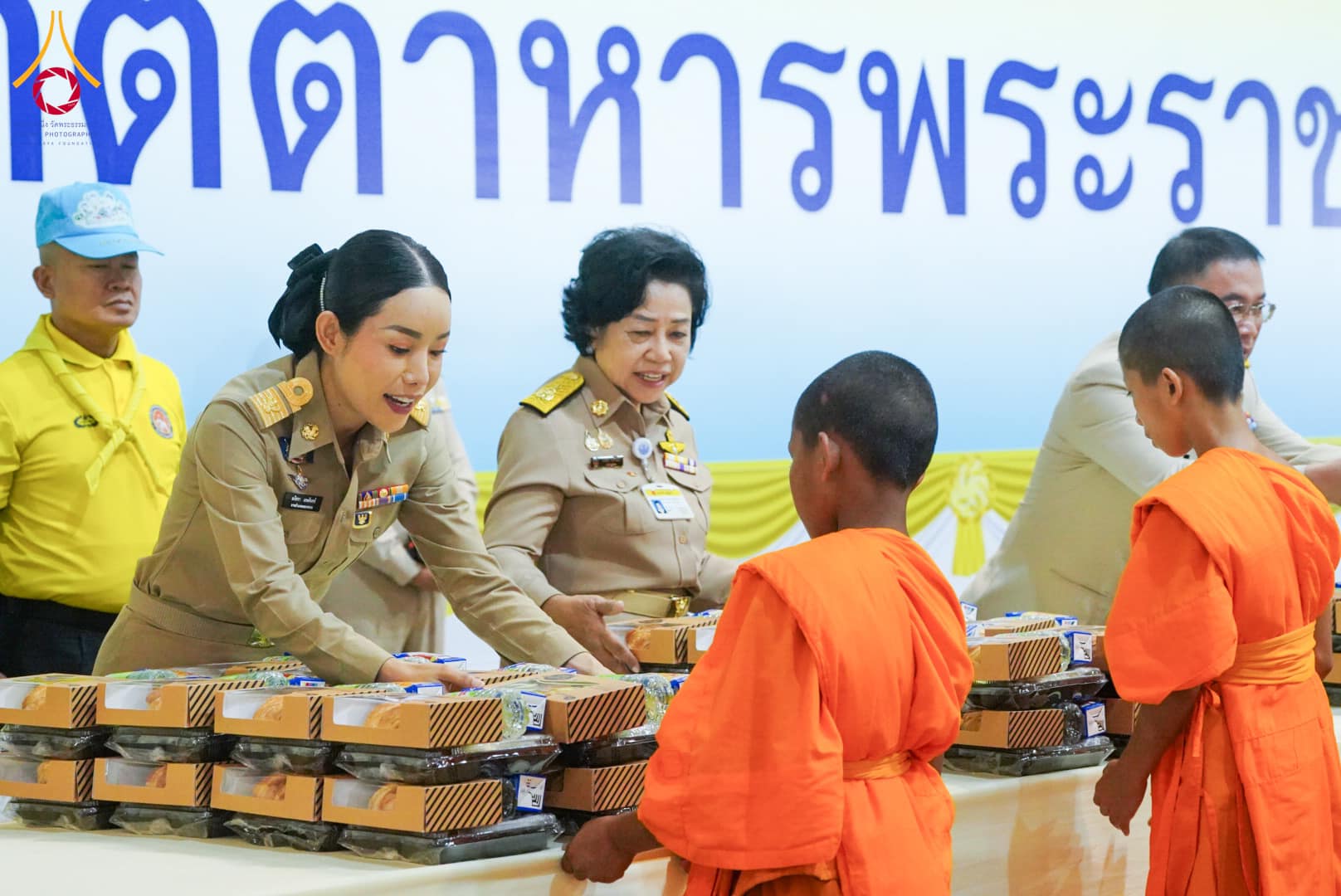 พระบาทสมเด็จพระเจ้าอยู่หัว ทรงมีพระราชศรัทธาทรงพระกรุณาโปรดเกล้าฯ ให้บำเพ็ญพระราชกุศลถวายภัตตาหารพระราชทาน การสอบบาลีสนามหลวง