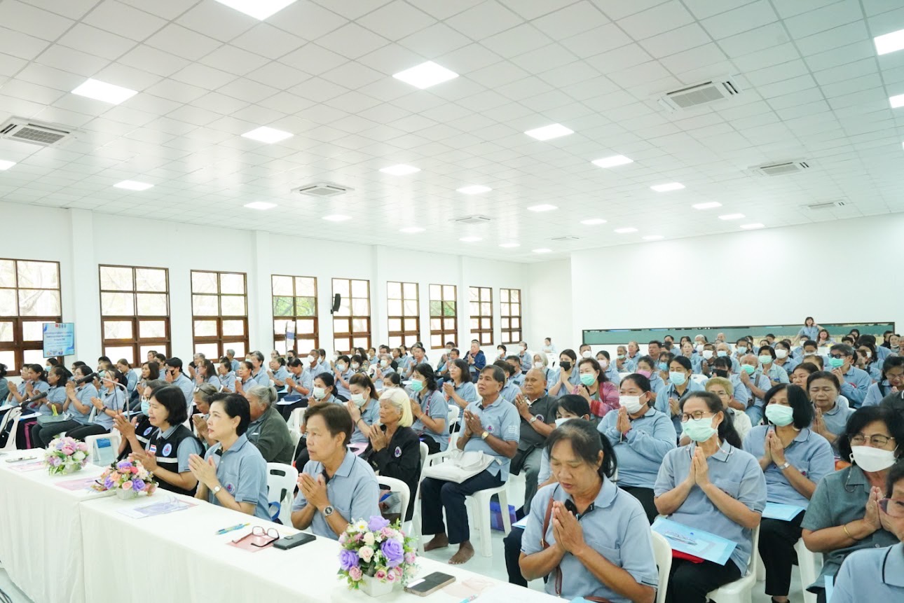 นายก อบจ.ปทุมธานี เปิดการประชุม อาสาสมัครสาธารณสุข รพ.สต.คลองสอง ประจำปี พ.ศ. 2568 ณ วัดพระธรรมกาย 