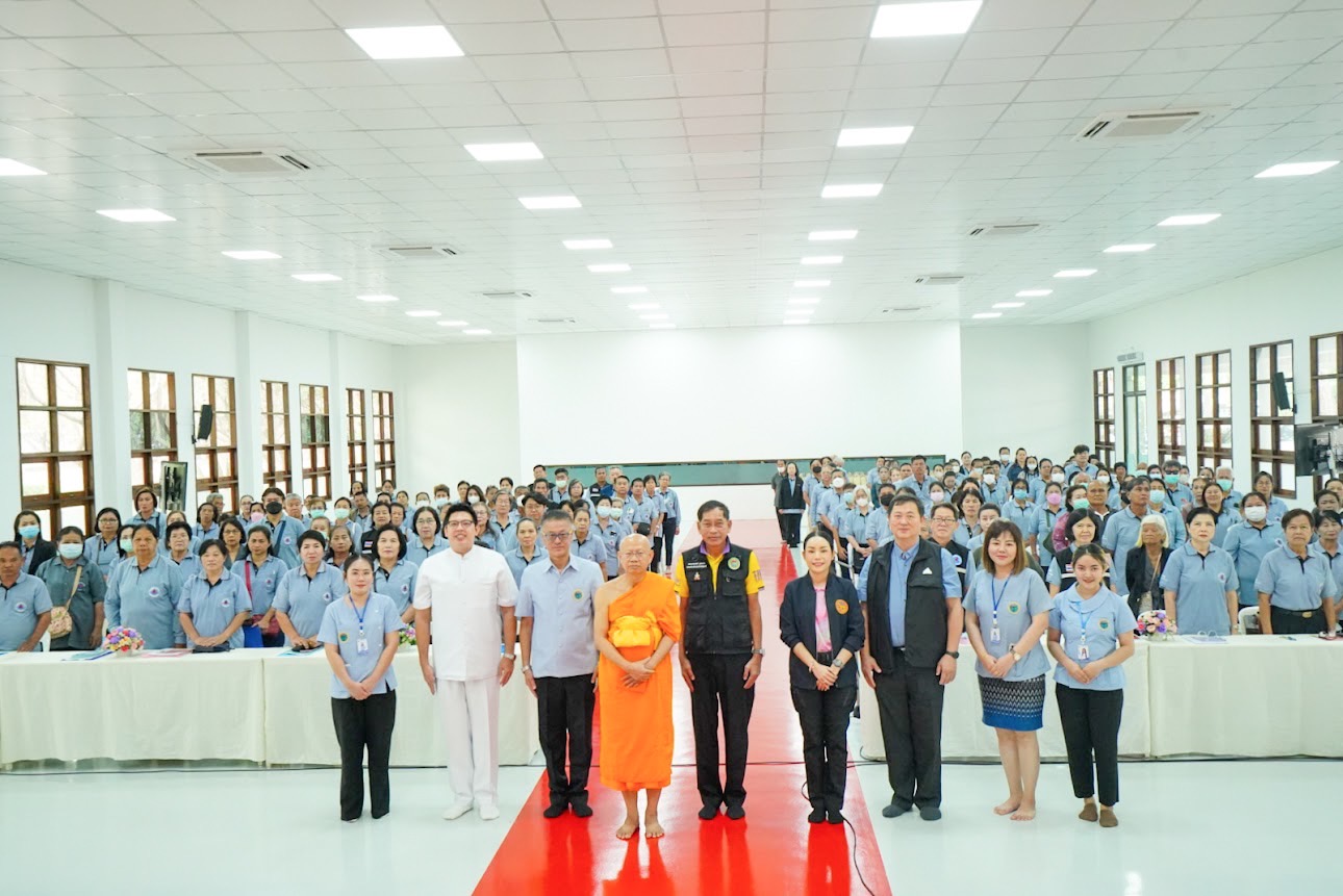 นายก อบจ.ปทุมธานี เปิดการประชุม อาสาสมัครสาธารณสุข รพ.สต.คลองสอง ประจำปี พ.ศ. 2568 ณ วัดพระธรรมกาย 