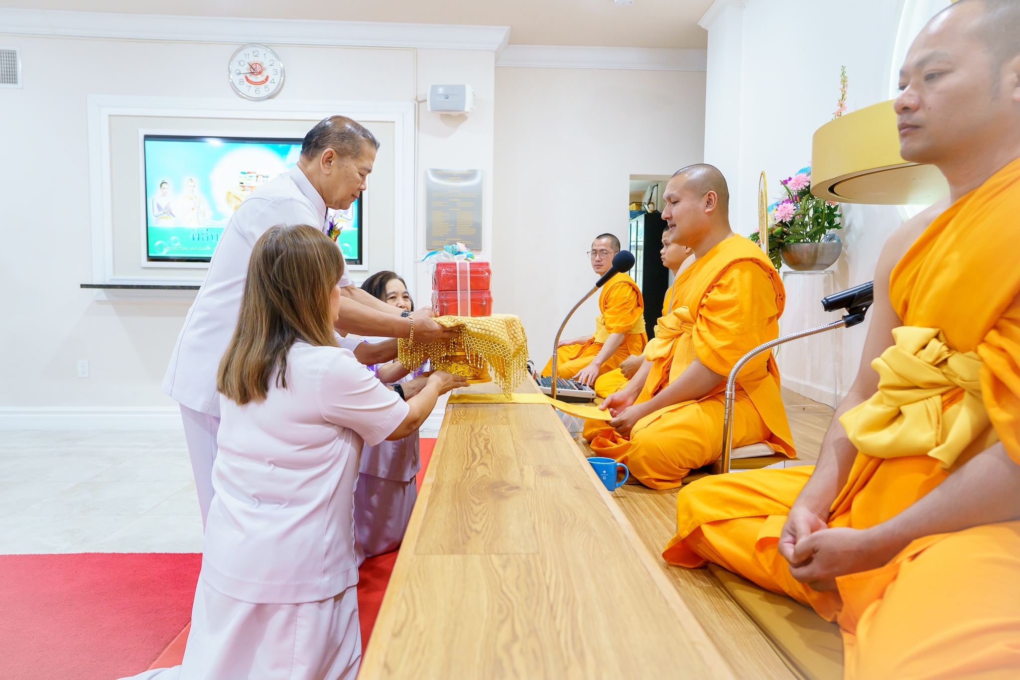 วัดพระธรรมกายปาล์มบีช จัดพิธีถวายกองบุญยารักษาโรค