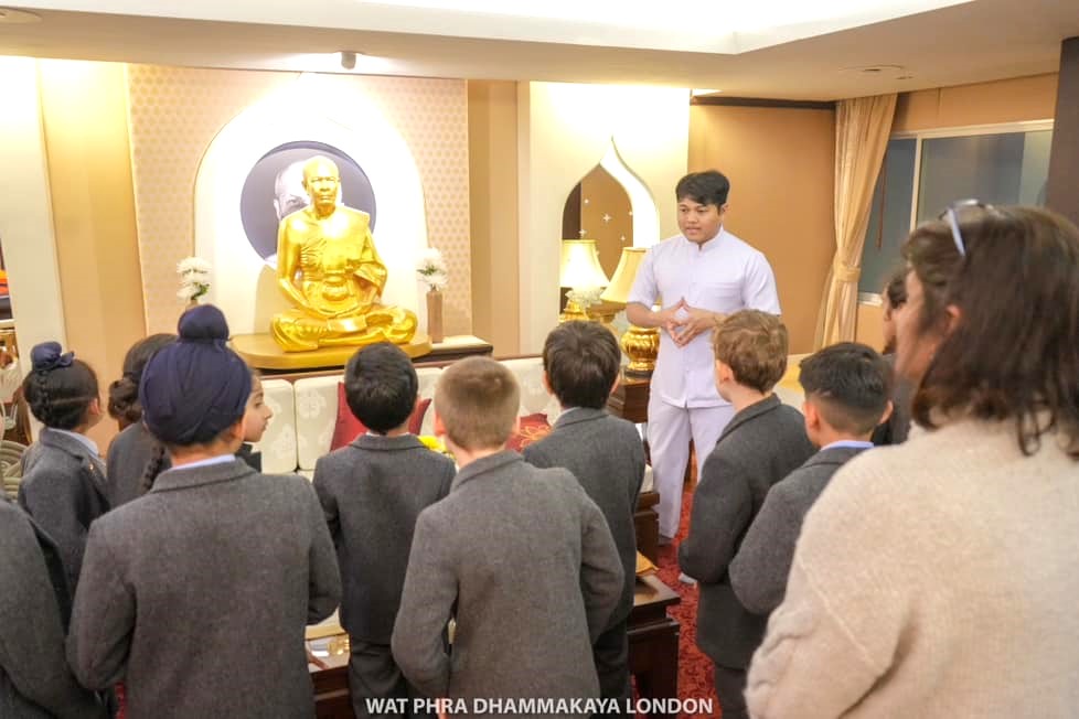 นักเรียน Eton End Prep school มาเยี่ยมชมและศึกษาพระพุทธศาสนา ณ วัดพระธรรมกายลอนดอน