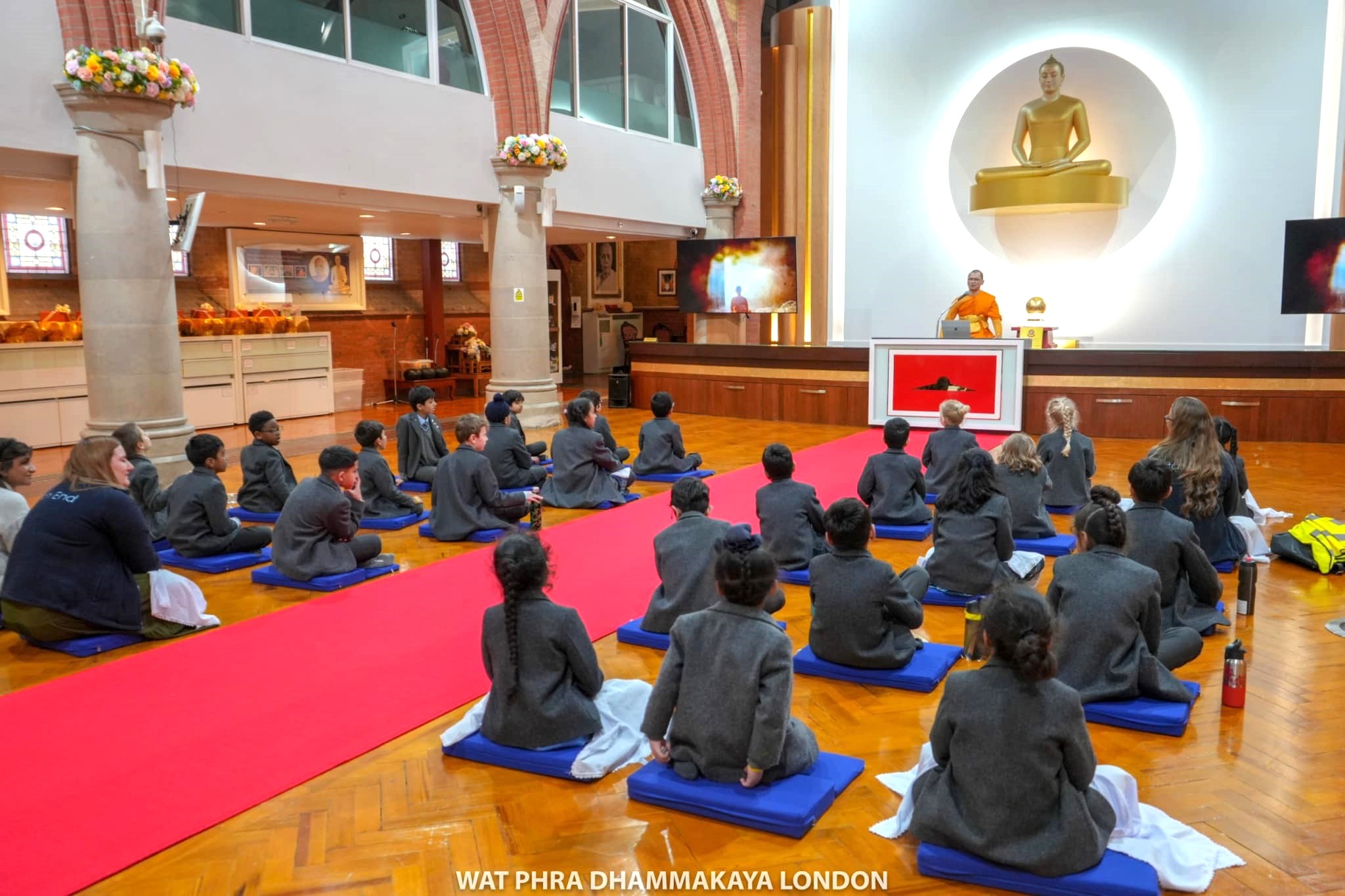 นักเรียน Eton End Prep school มาเยี่ยมชมและศึกษาพระพุทธศาสนา ณ วัดพระธรรมกายลอนดอน