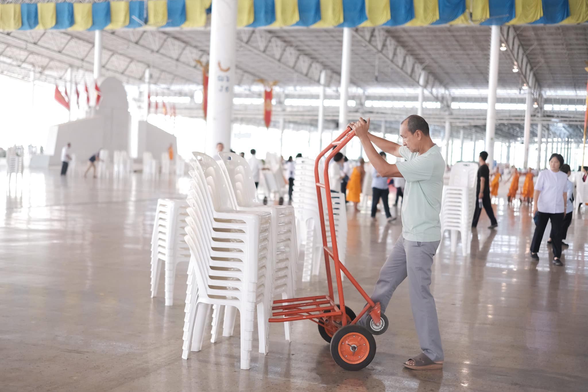 บุคลากรวัดพระธรรมกายรวมใจ เตรียมจัดสัมมนาใหญ่ผู้นำบุญ 10,000 คน