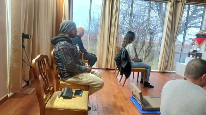 วัดพระธรรมกายแวนคูเวอร์ จัดกิจกรรมฝึกนั่งสมาธิแก่ชาวท้องถิ่น