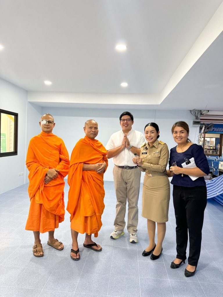 Wat Phra Dhammakaya provides financial support for the building construction of Khlong Luang district office.