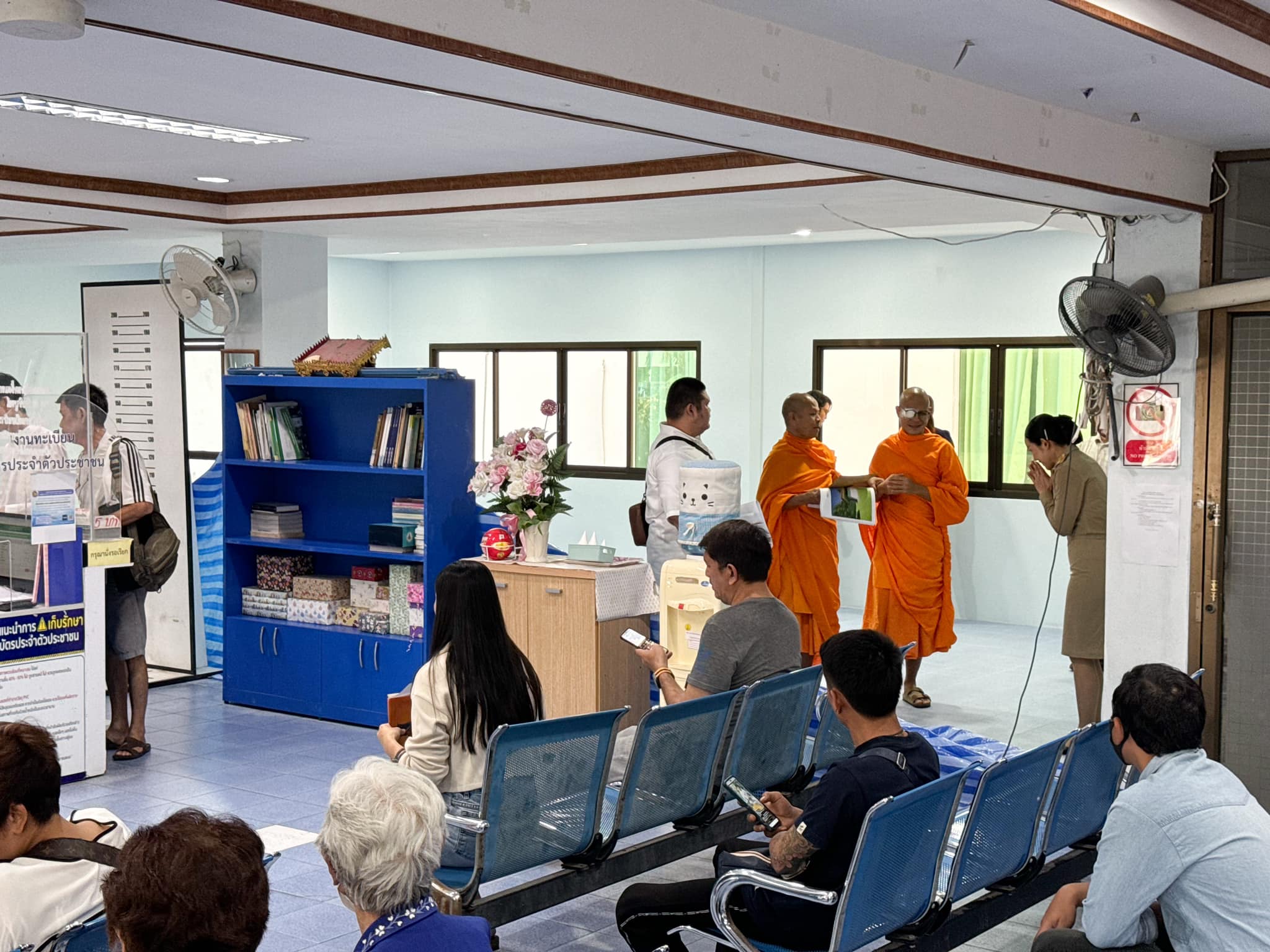 Wat Phra Dhammakaya provides financial support for the building construction of Khlong Luang district office.