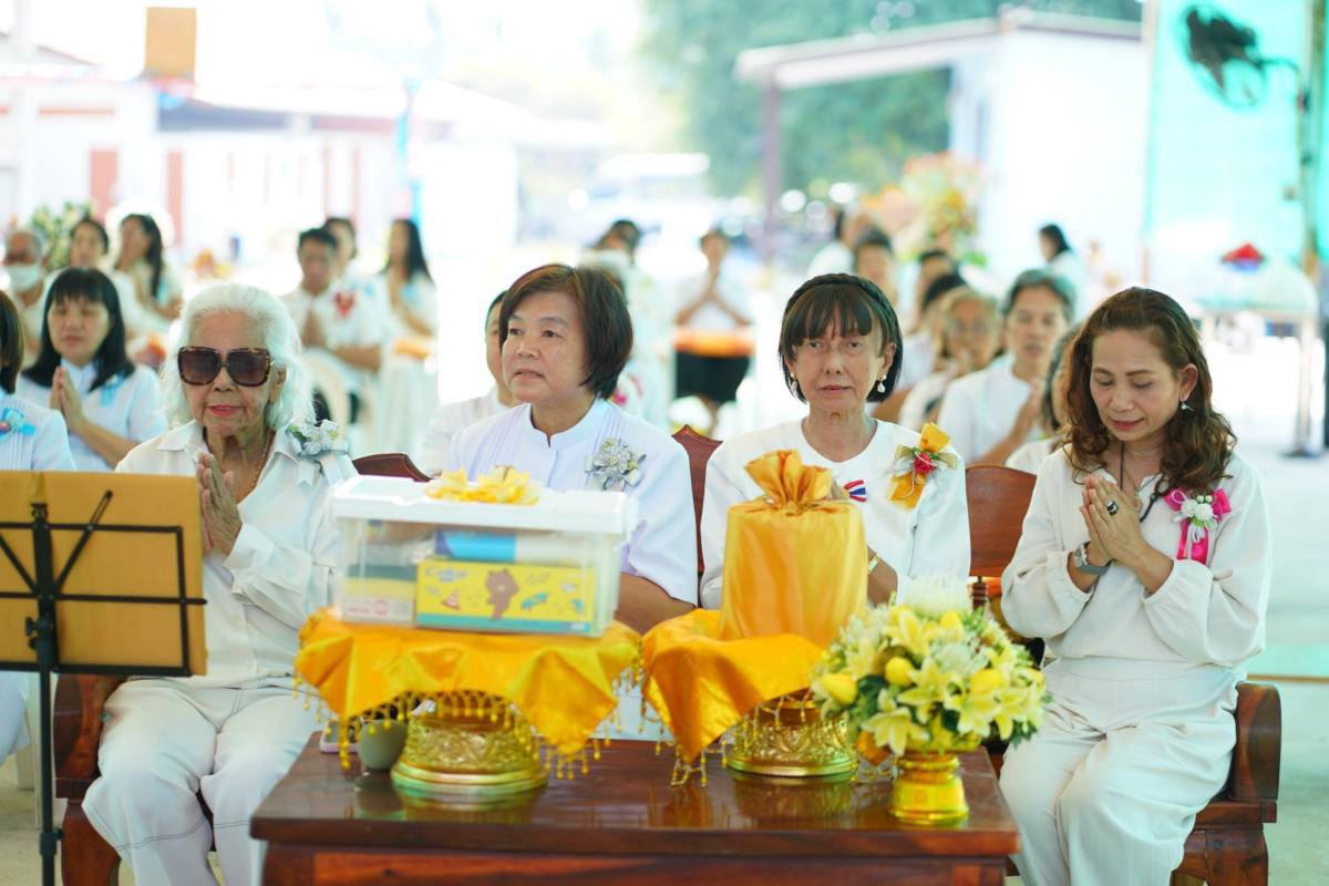 ศูนย์ปฏิบัติธรรมบัวสวรรค์ จัดพิธีทอดผ้าป่า เพื่อสร้างอาคารใจสบาย