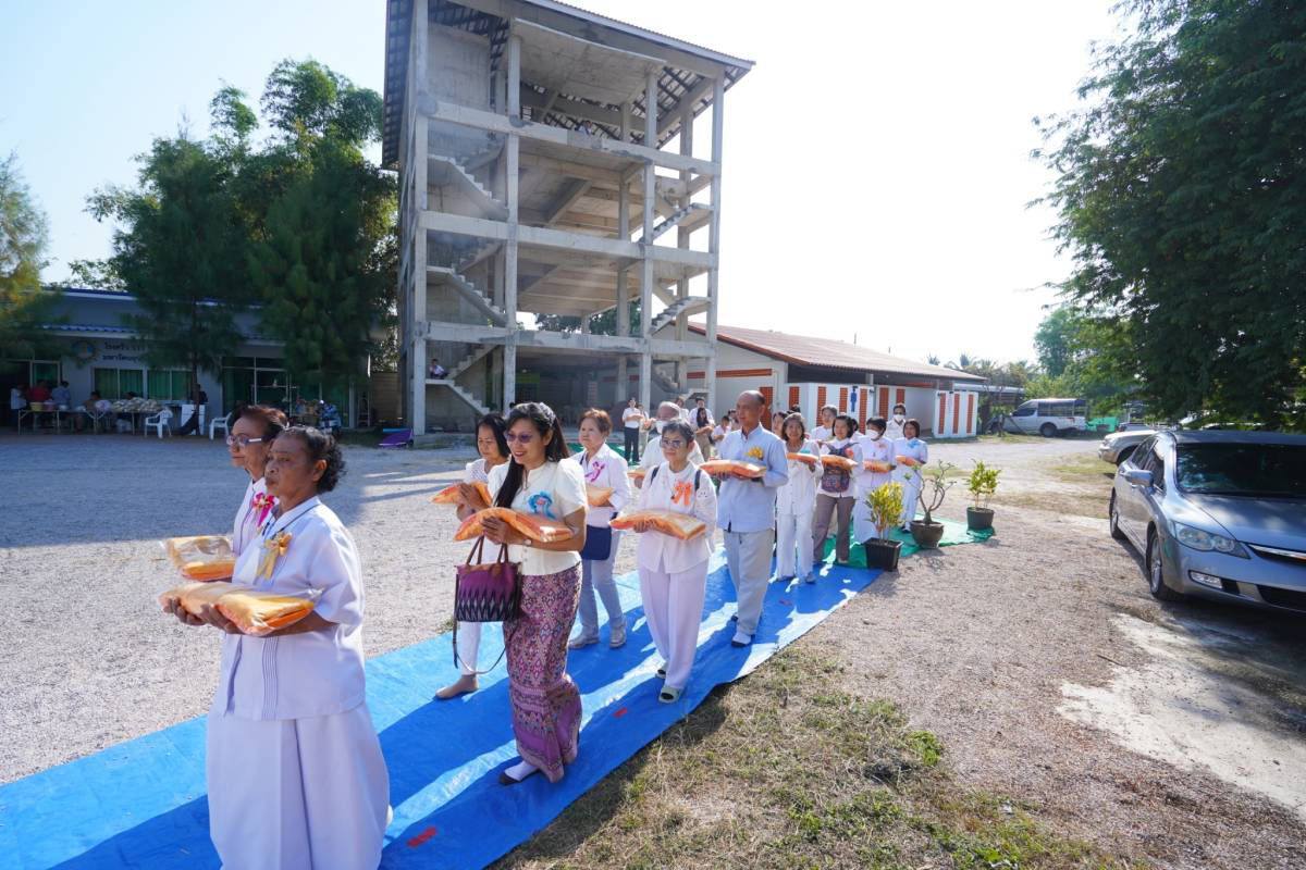 ศูนย์ปฏิบัติธรรมบัวสวรรค์ จัดพิธีทอดผ้าป่า เพื่อสร้างอาคารใจสบาย